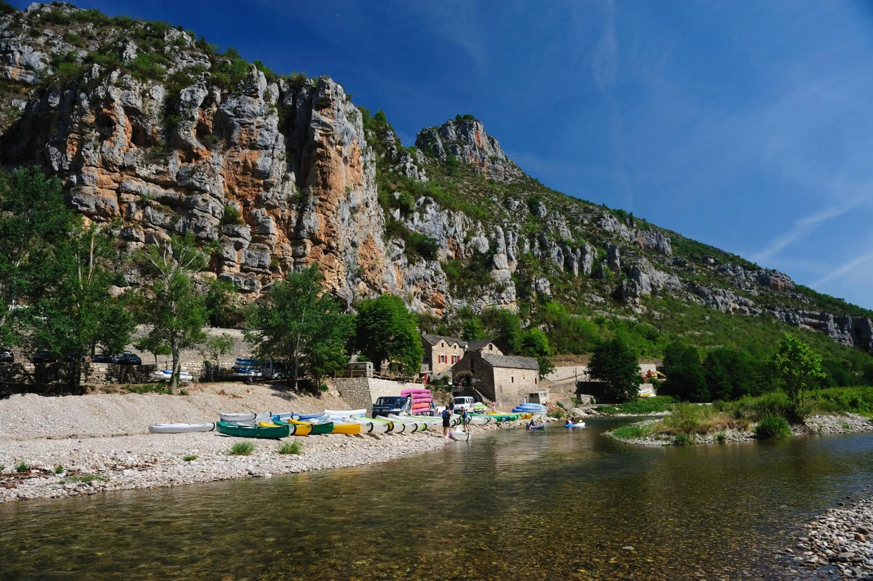 Canoeing in Hôtel des Bateliers