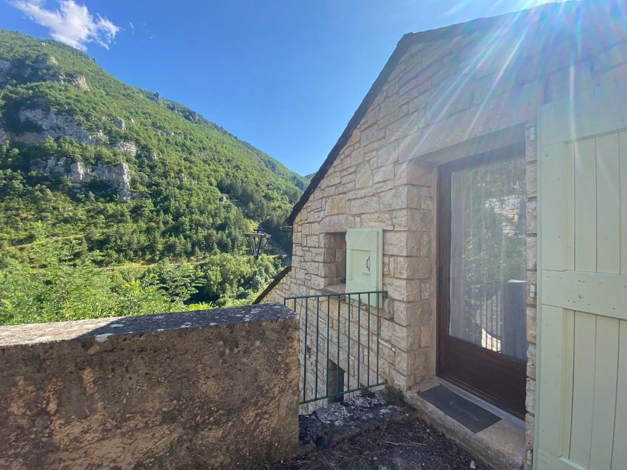 Facade/entrance in Hôtel des Bateliers