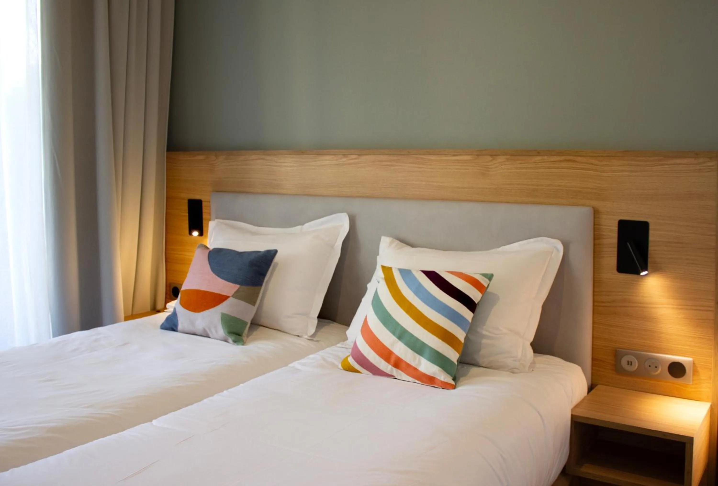 Bed in Best Western Plus Le Lavarin