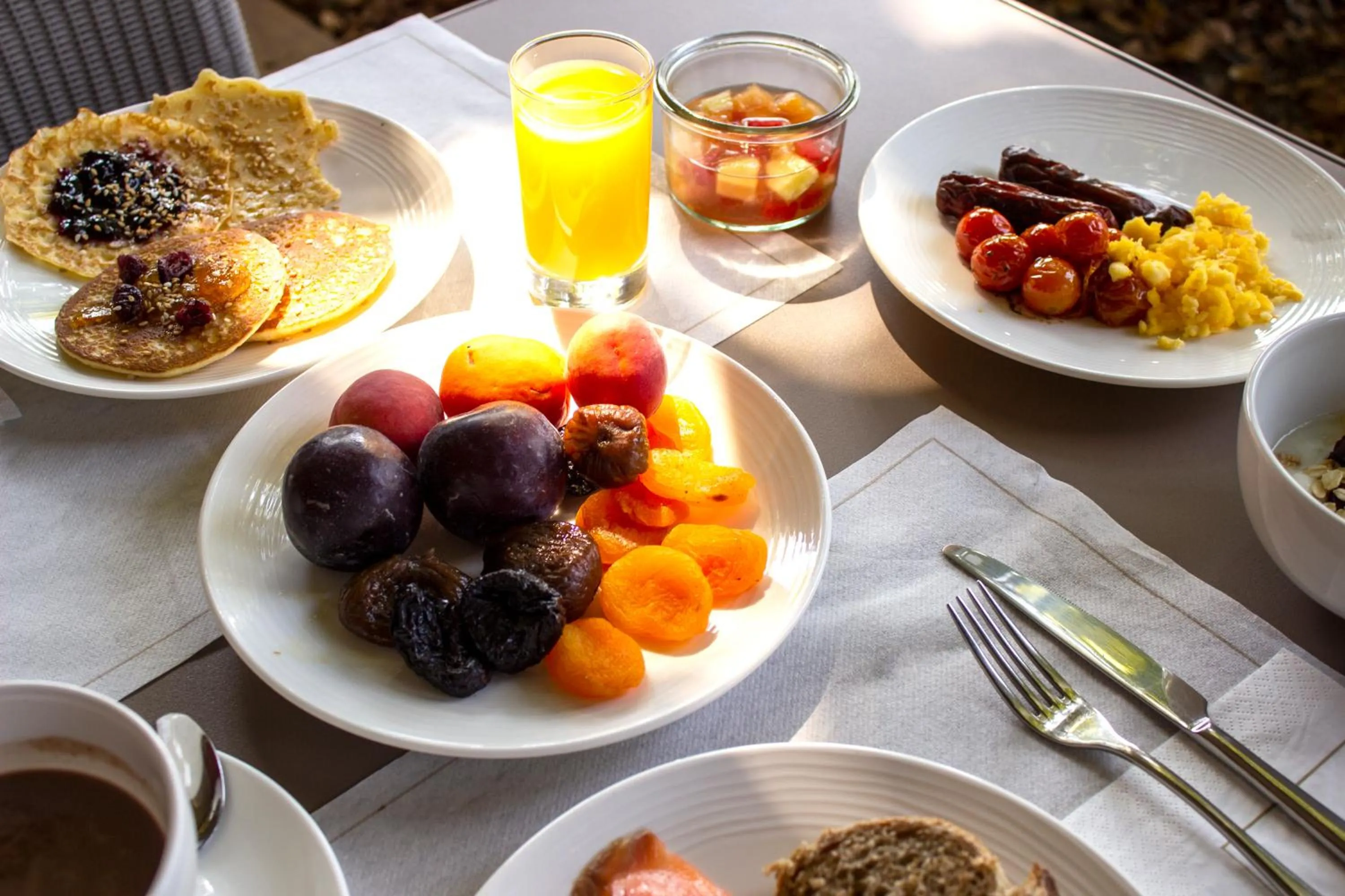 Breakfast in Best Western Plus Le Lavarin