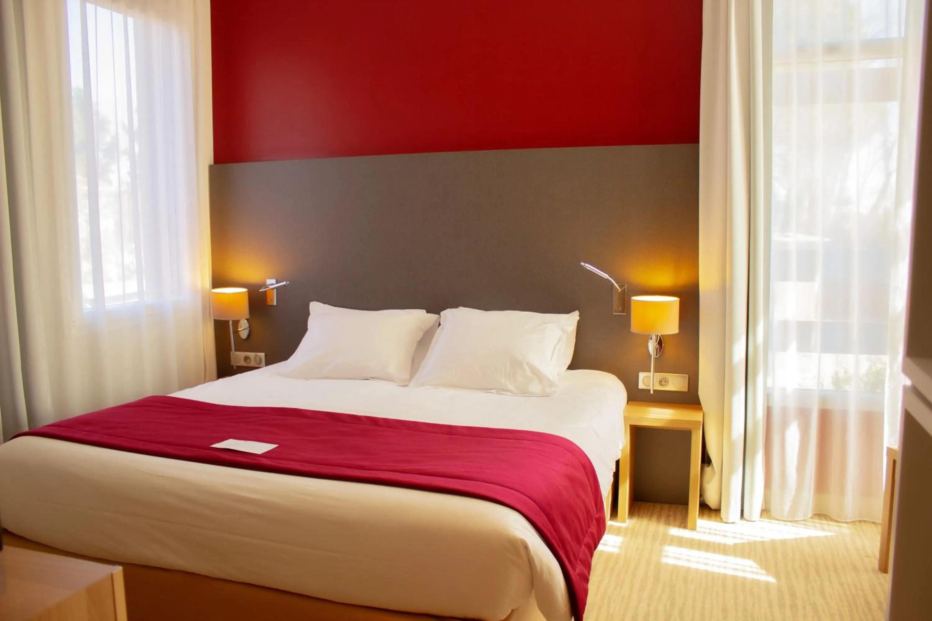 Photo of the whole room, Bed in Best Western Plus Le Lavarin