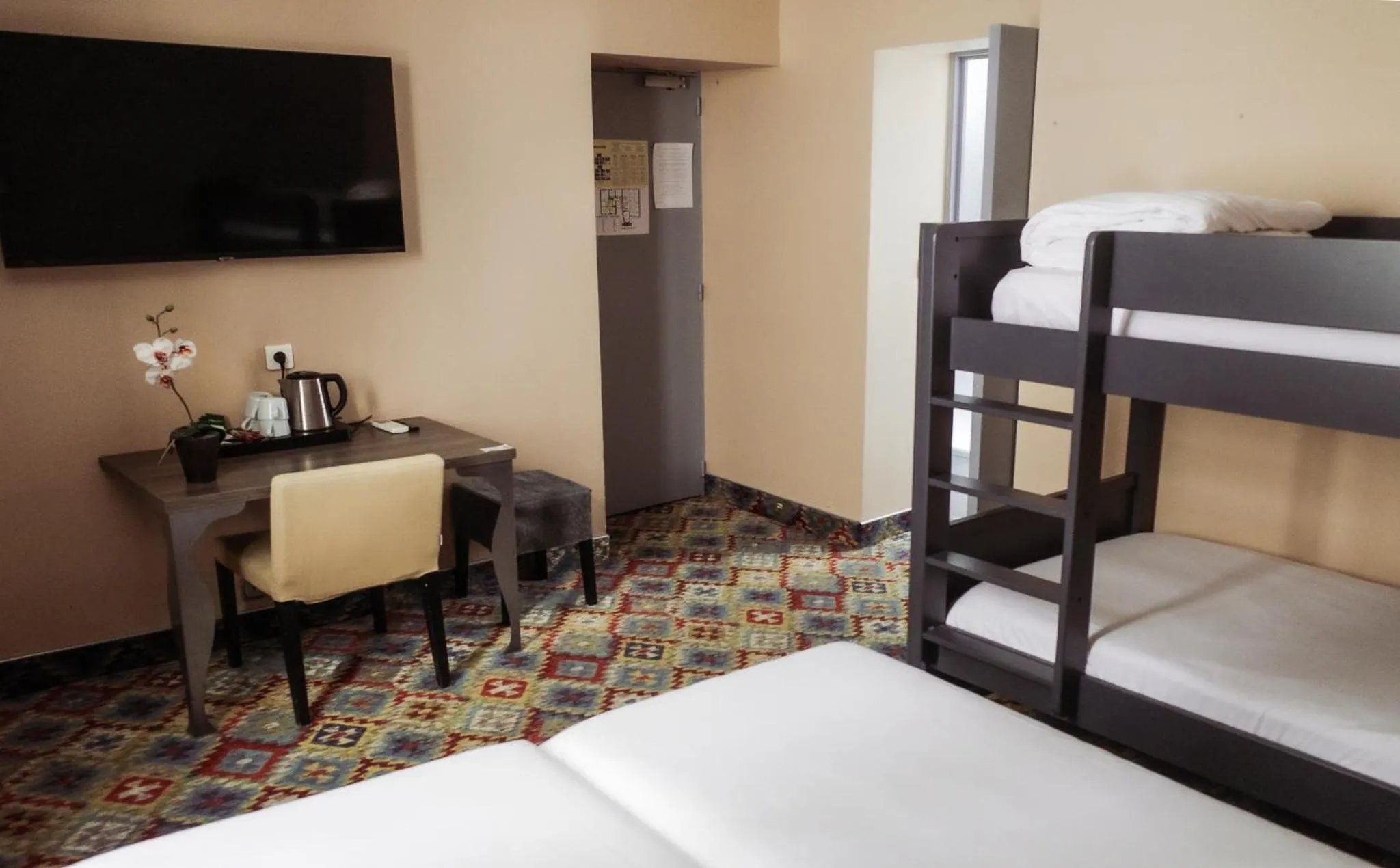 Bed in The Originals Boutique, Hôtel Danieli, Avignon