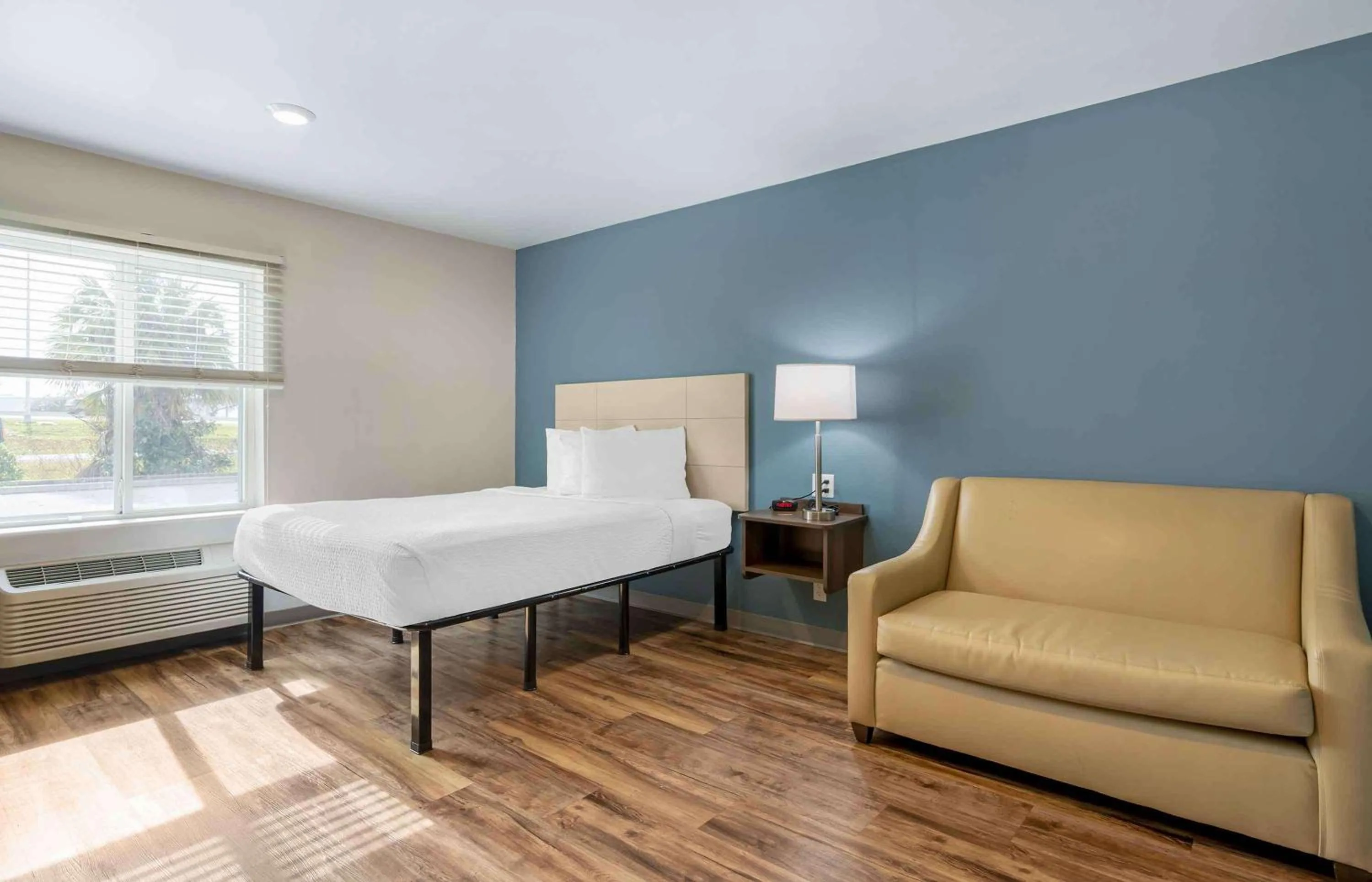 Bedroom in Extended Stay America Select Suites - Orlando - Airport