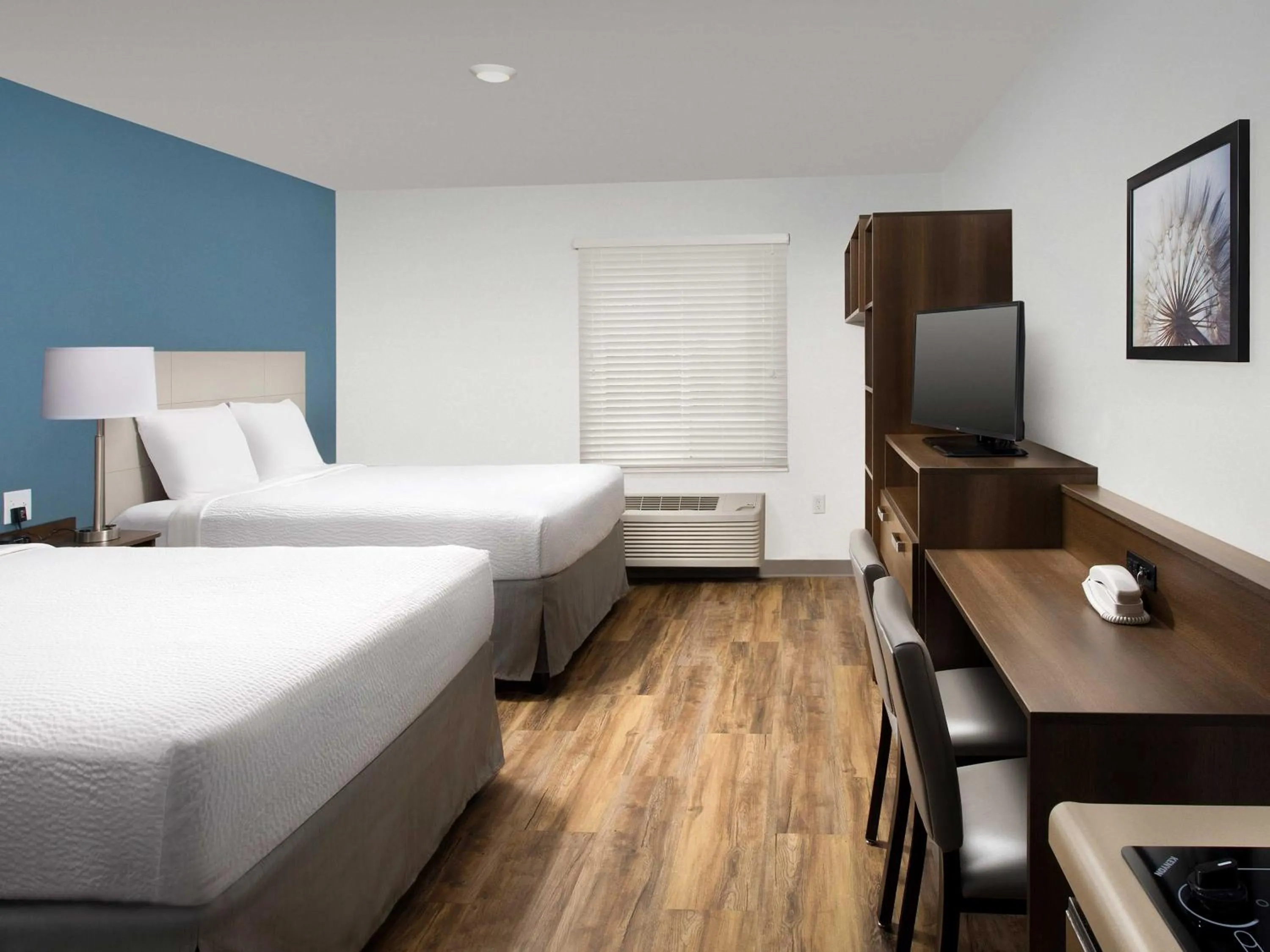 Bed in Extended Stay America Select Suites - Orlando - Airport