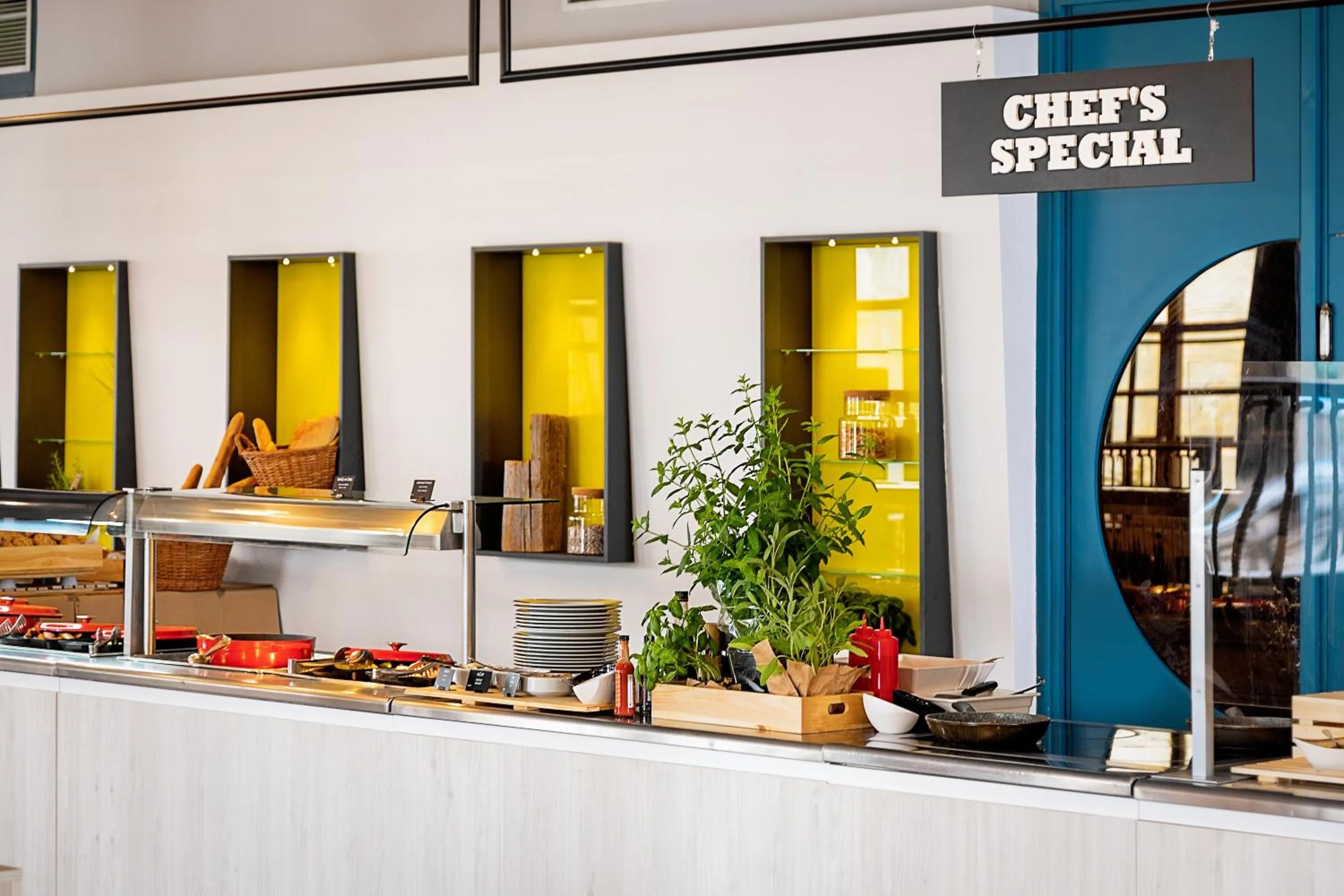 Restaurant/places to eat in Arkada Hotel