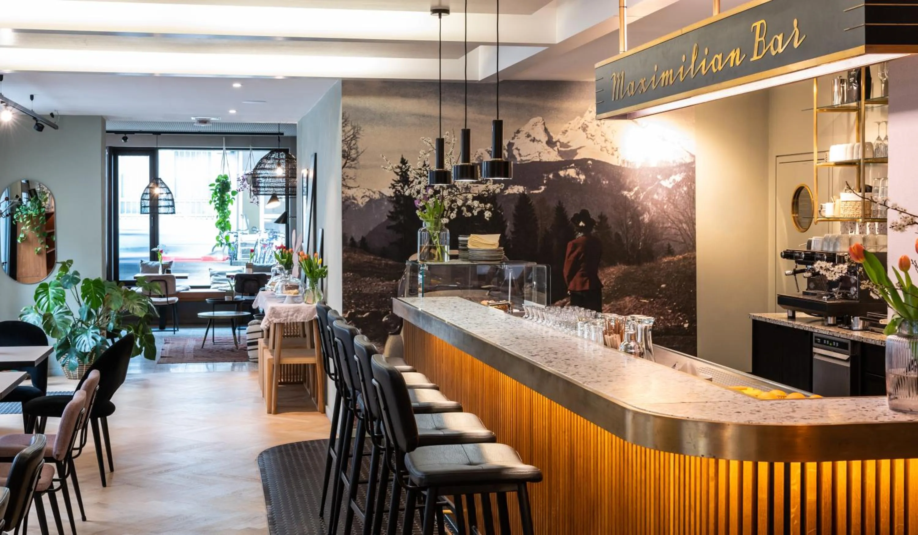 Lounge or bar in Hotel Garni Maximilian