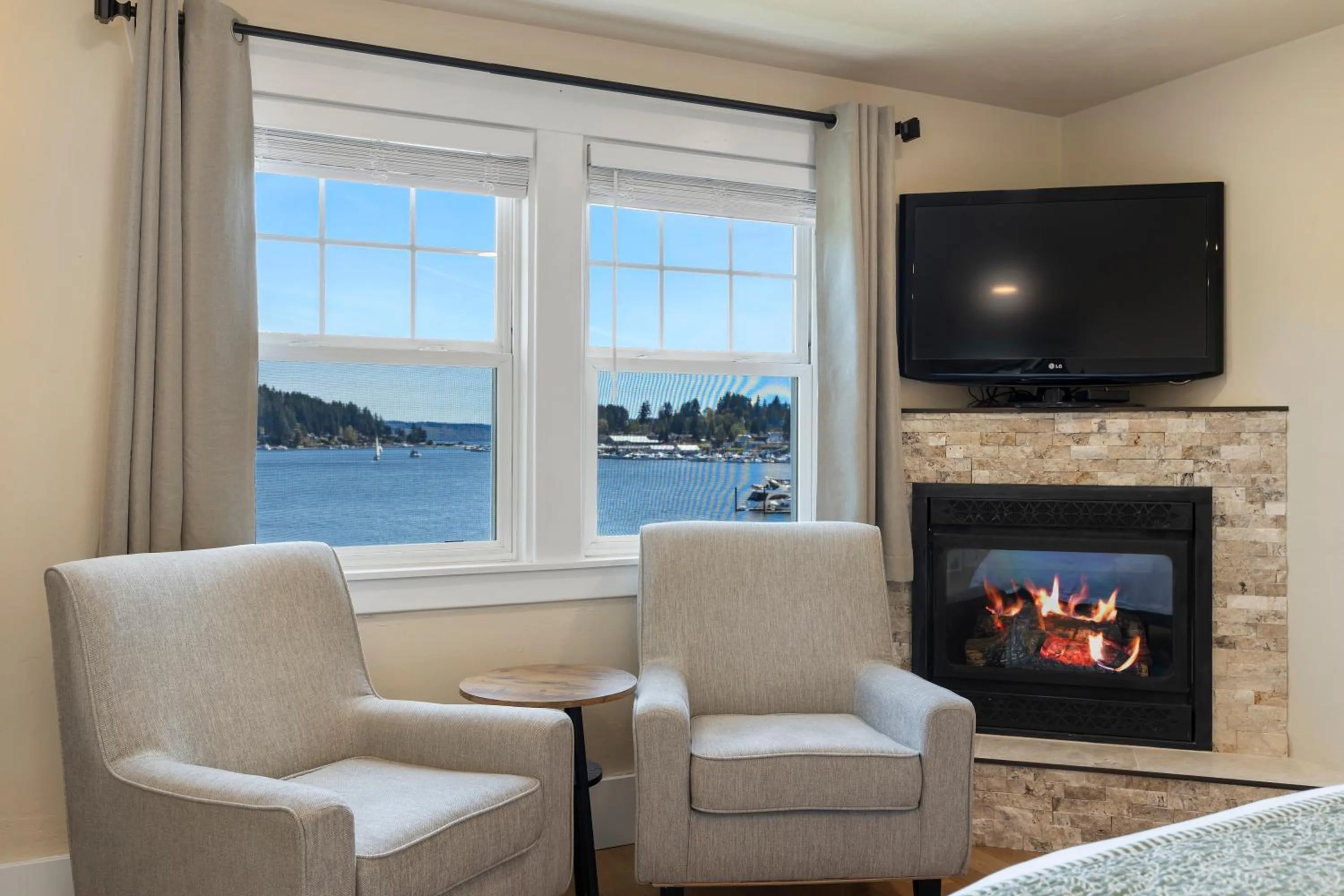 Seating area in Waterfront Inn