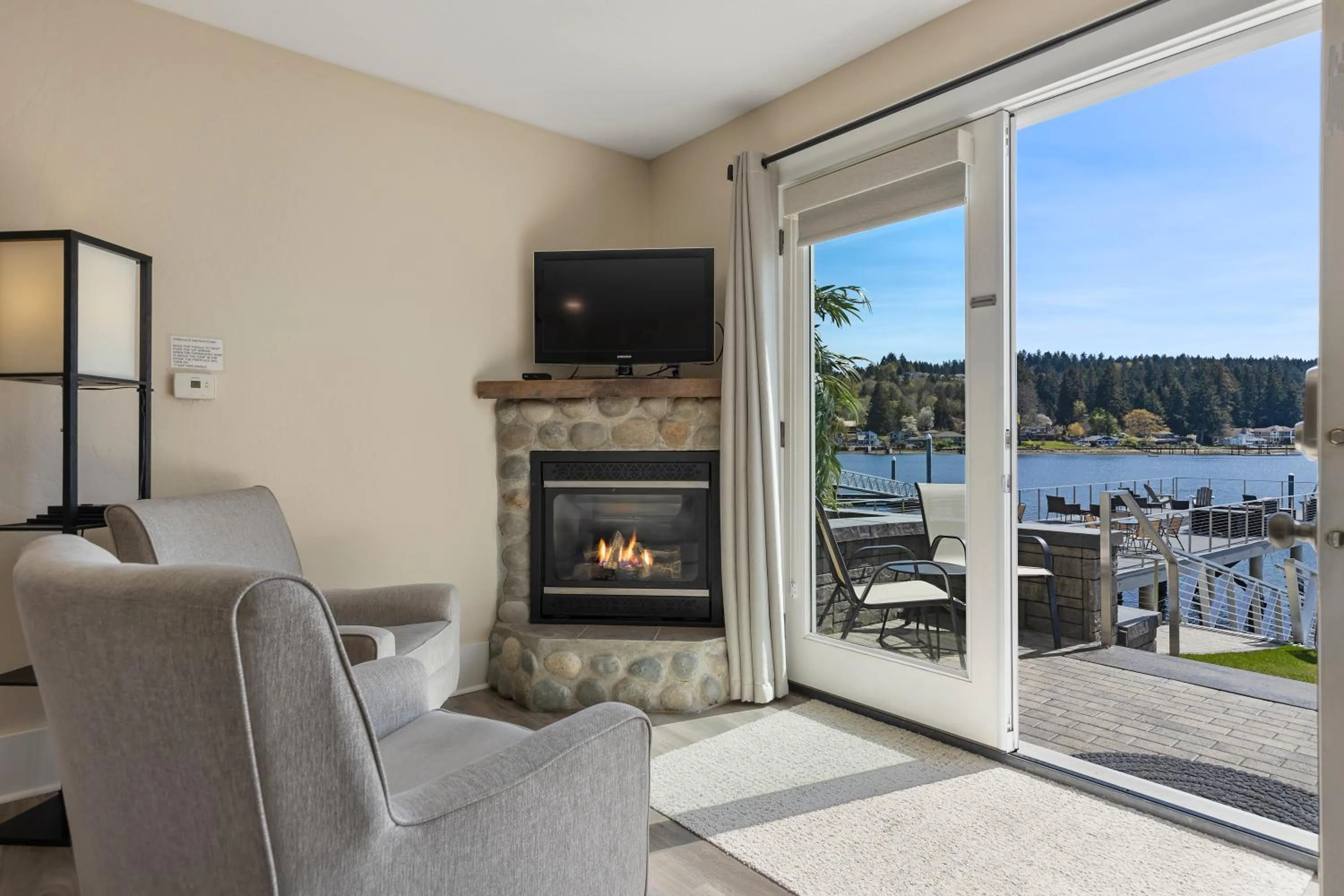 Seating area in Waterfront Inn