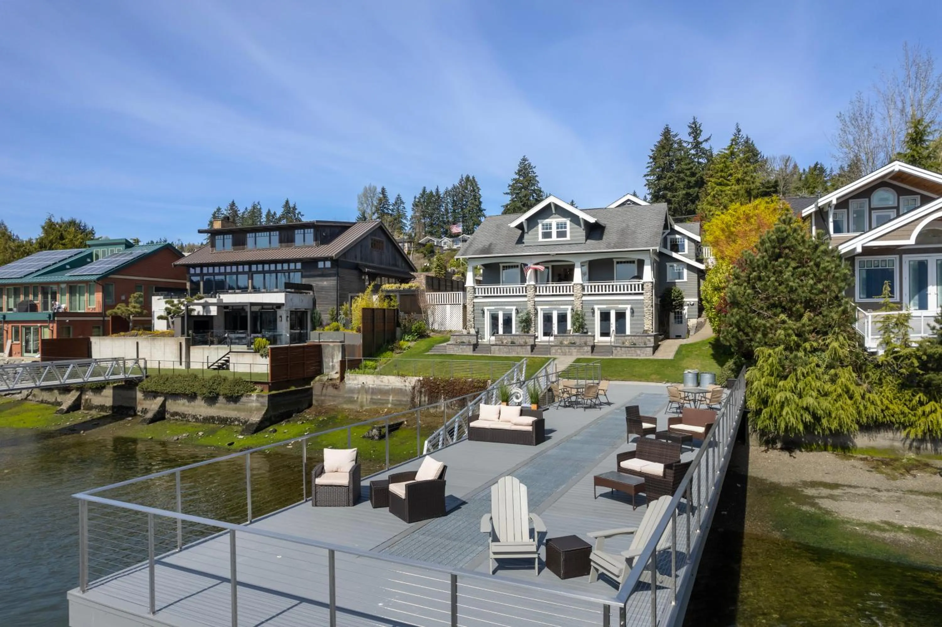 Property building in Waterfront Inn