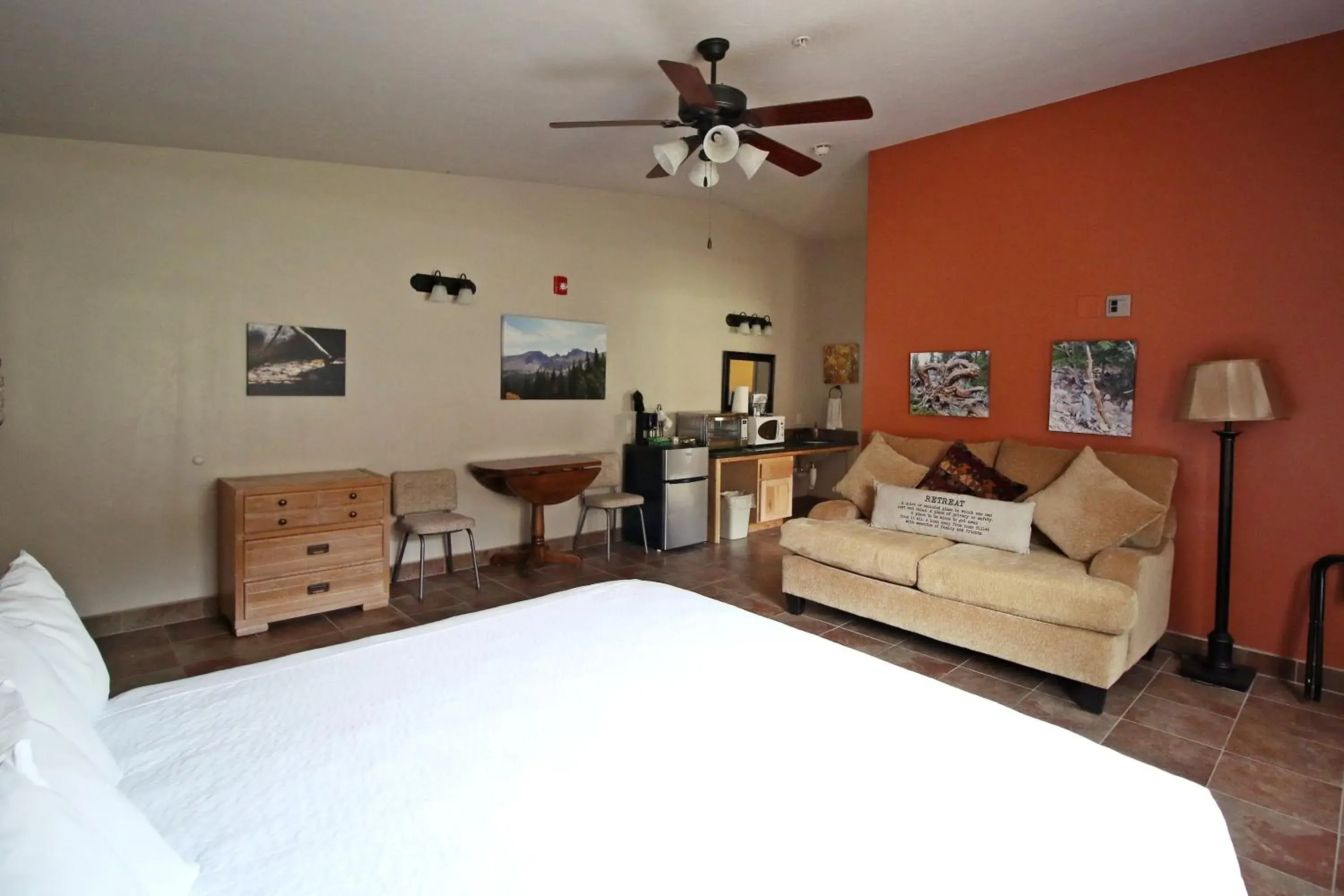 King Room - Disability Access in Hidden Canyon Retreat King Room - Disability Access in Hidden Canyon Retreat