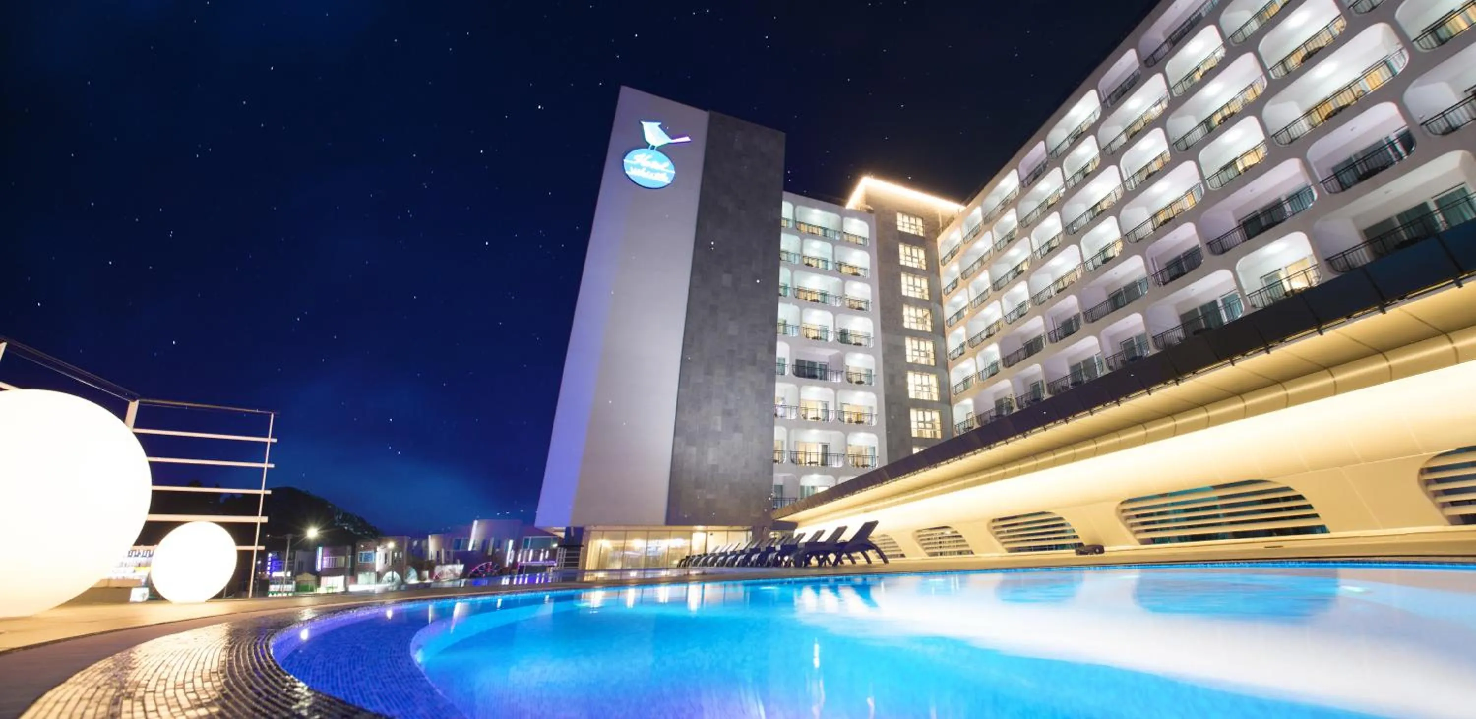 Property building in Hotel Whistlelark Jeju