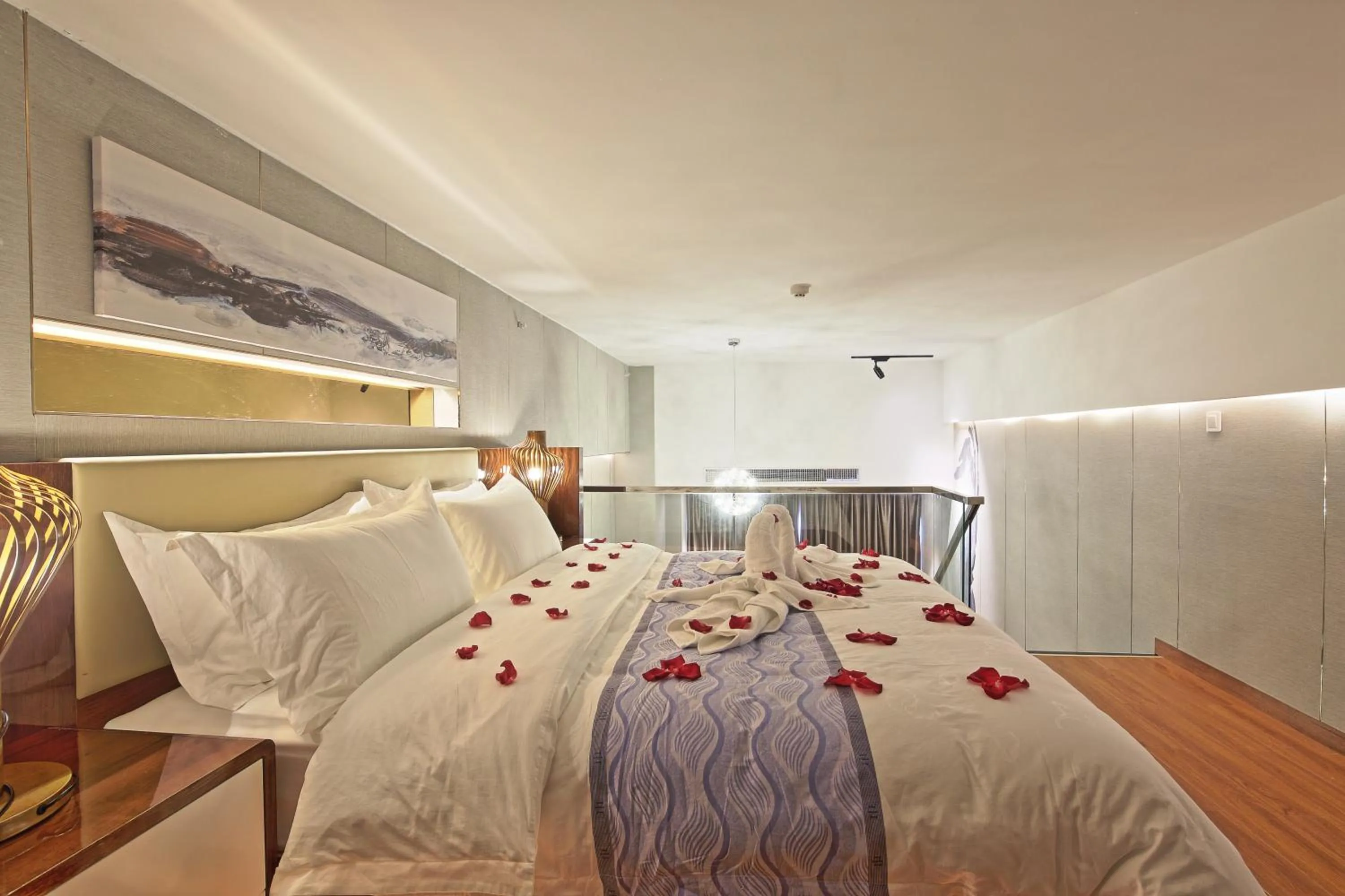 bunk bed in Days Inn South Guangzhou Raiway Station