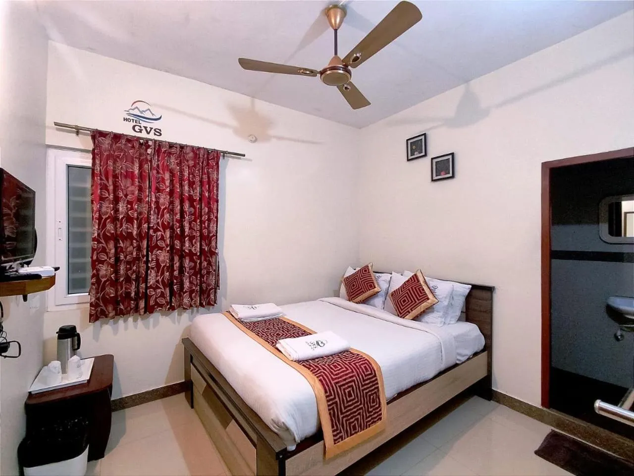 Bed in Hotel GVS Residency