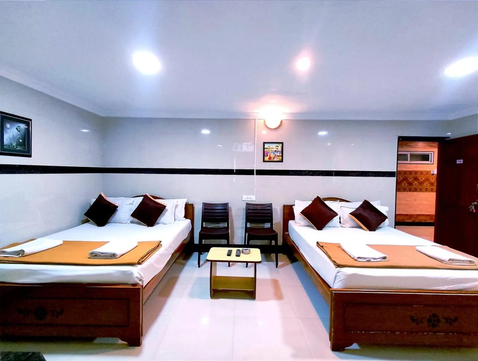 Bed in Hotel GVS Residency