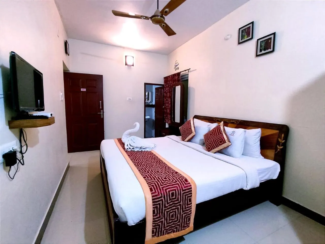 Bed in Hotel GVS Residency