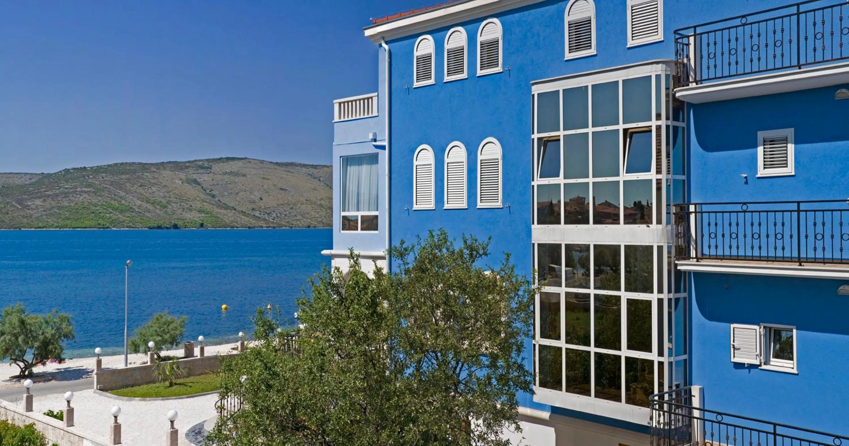 Facade/entrance in Villa Mediterana