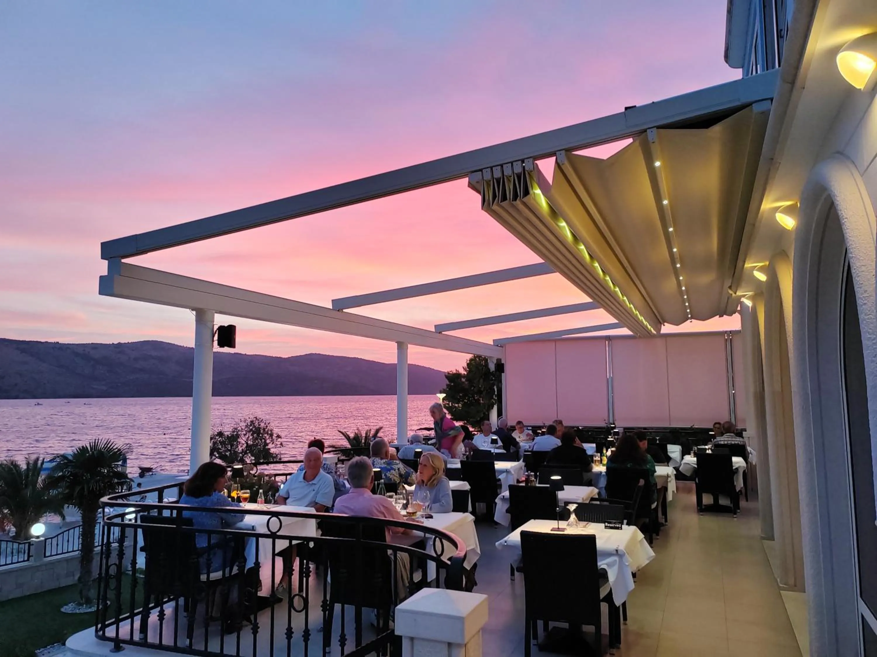 Restaurant/places to eat in Villa Mediterana