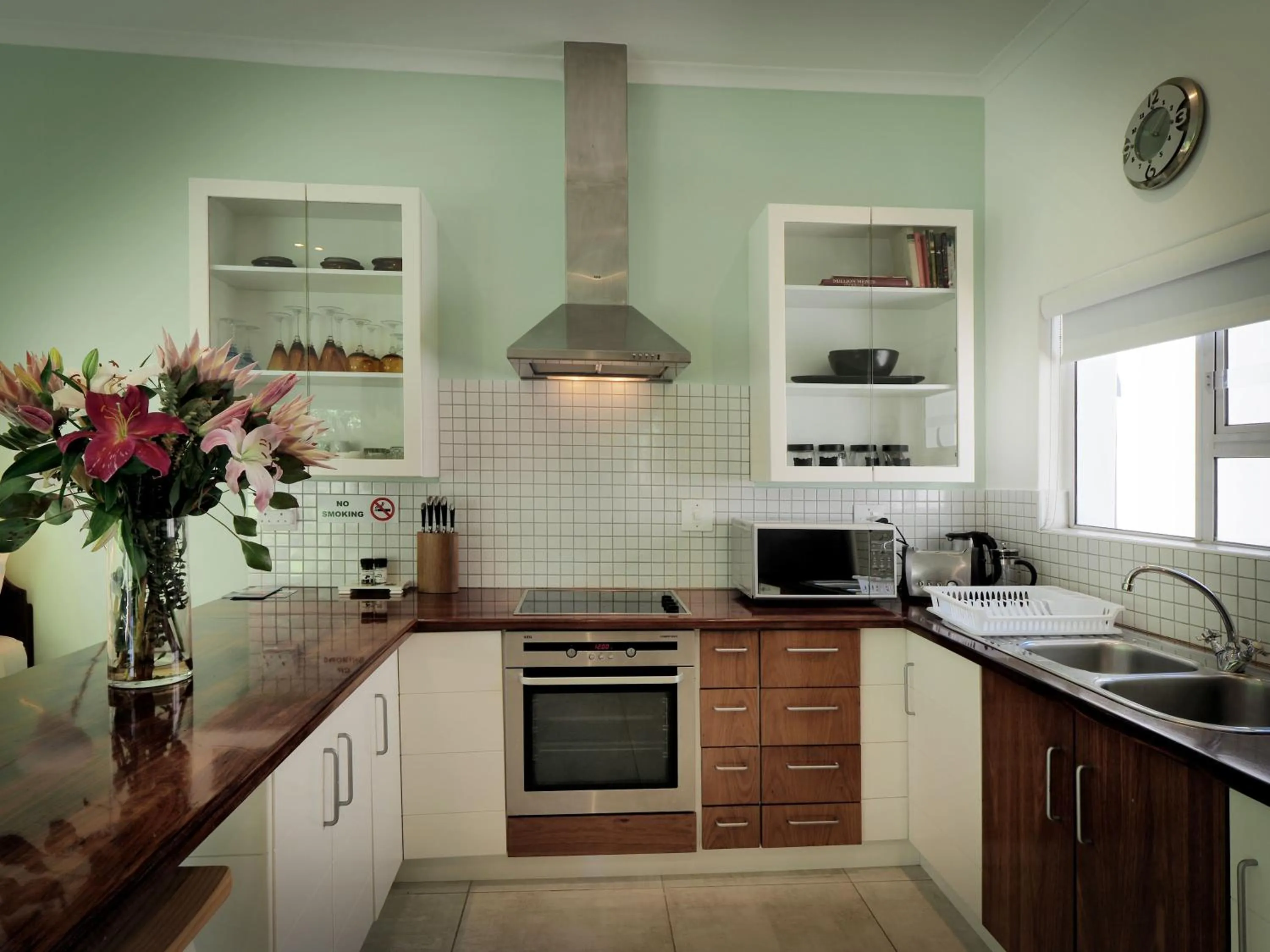 Kitchen or kitchenette in Waterland Lodge