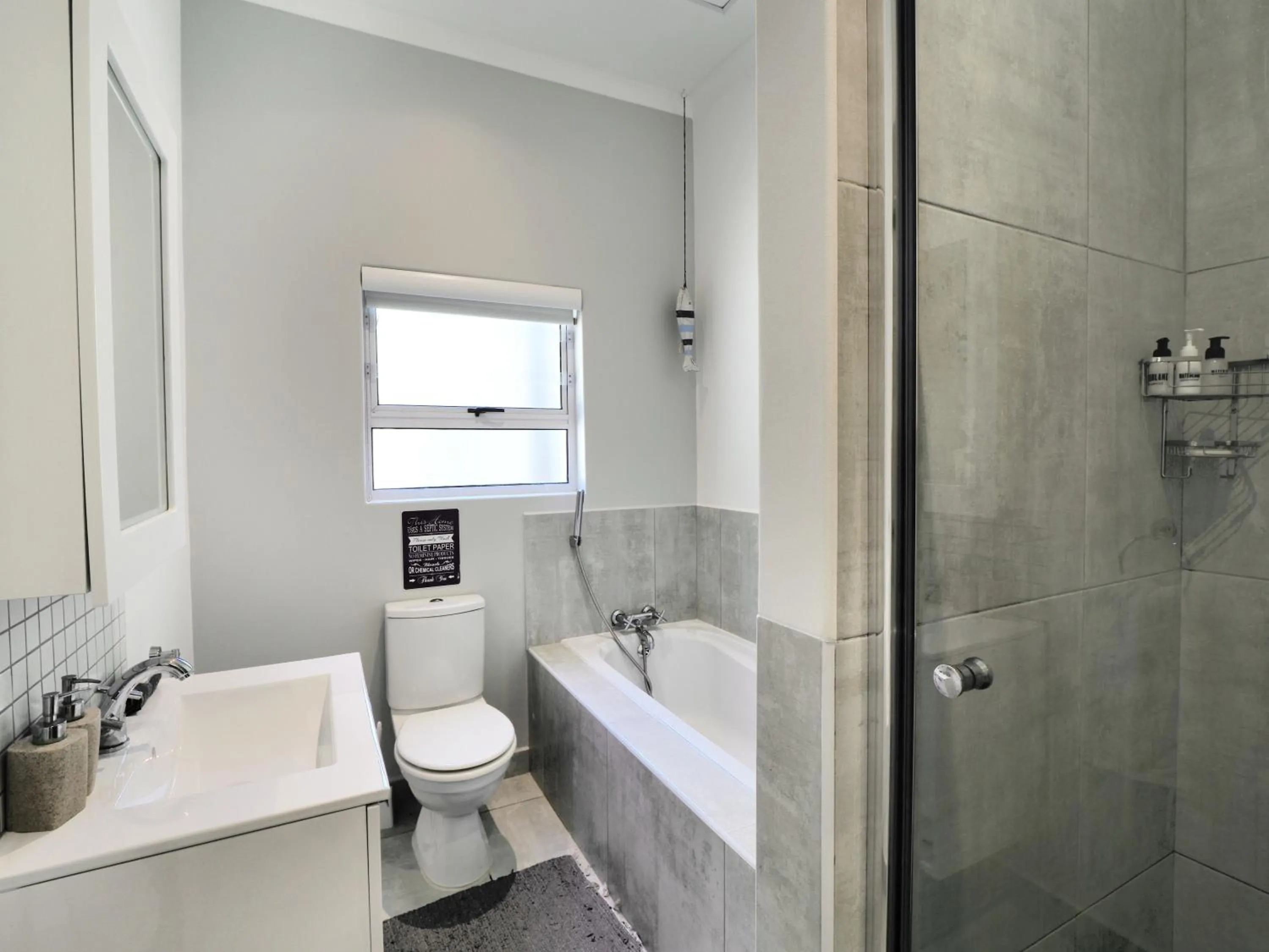 Bathroom in Waterland Lodge