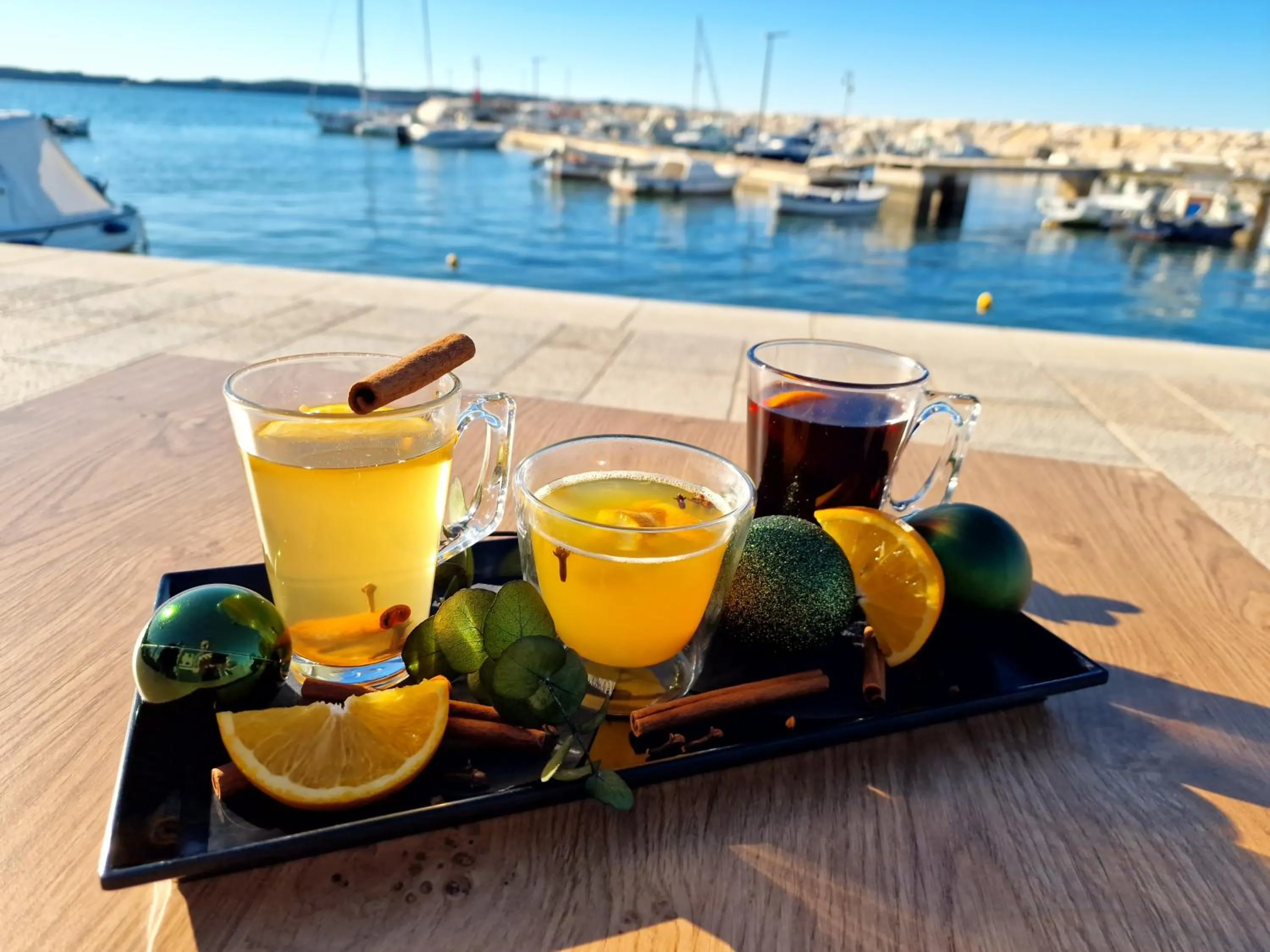 Restaurant/places to eat in Hotel Marina