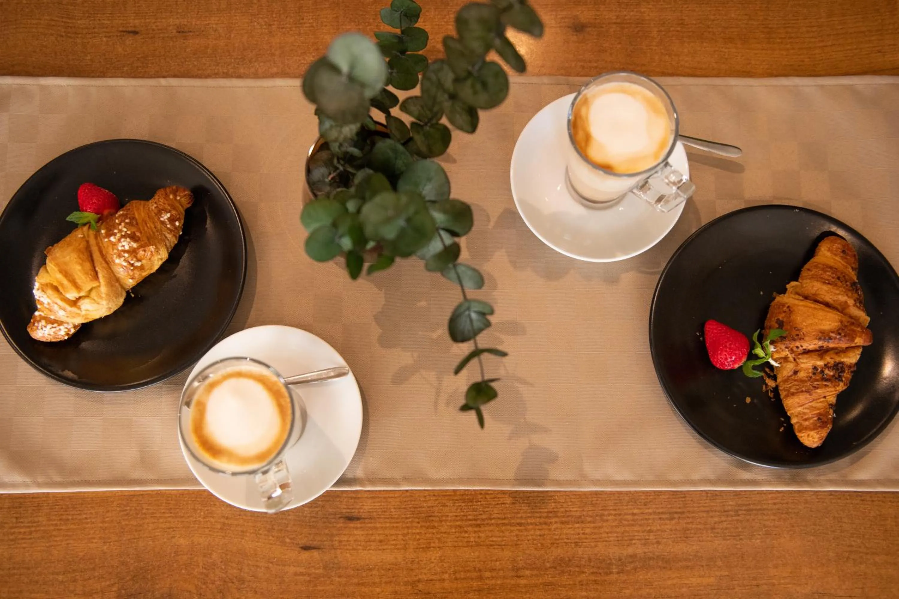 Restaurant/places to eat in Hotel Marina