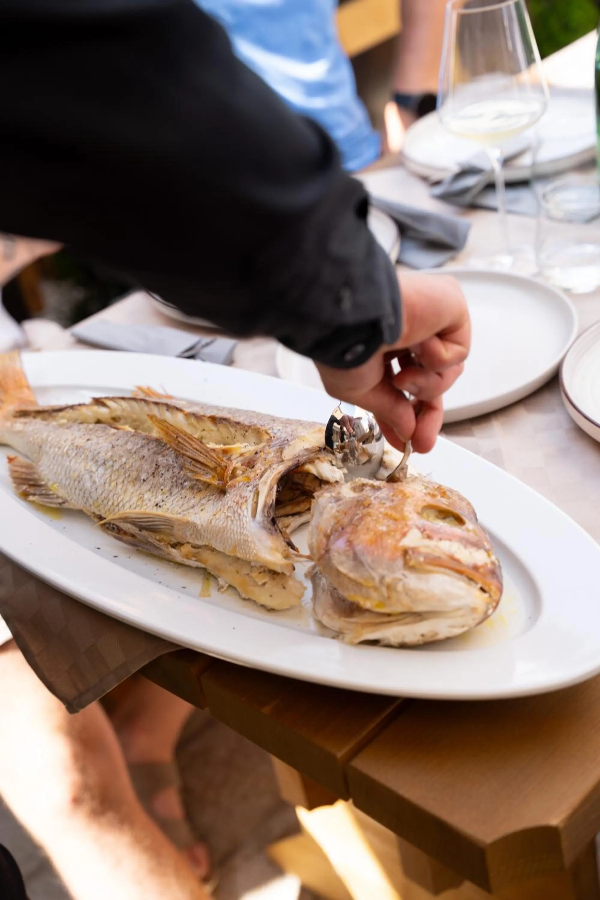 Restaurant/places to eat in Hotel Marina