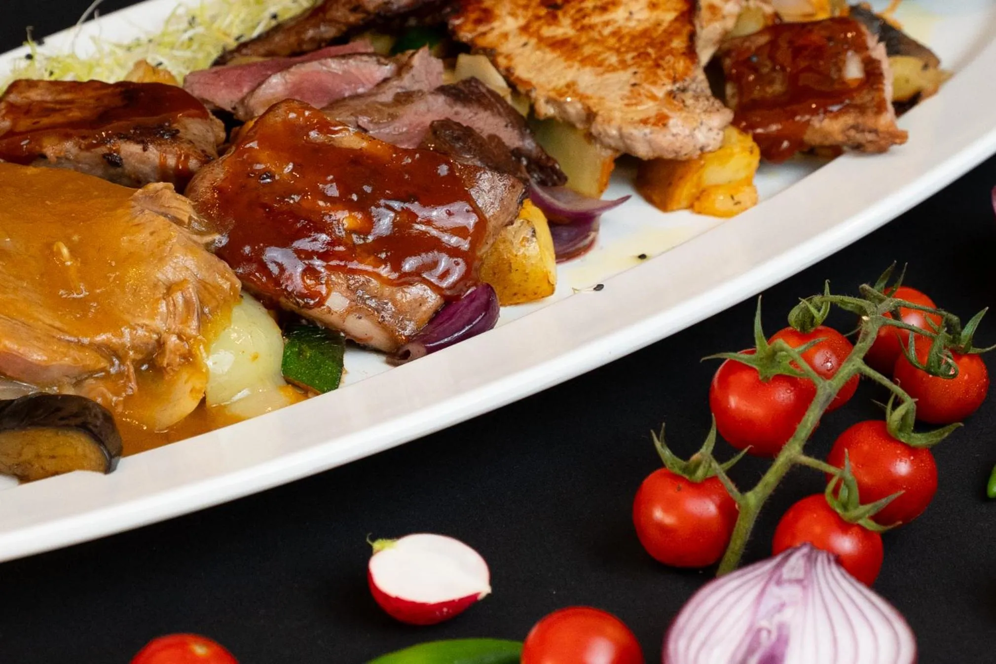 Restaurant/places to eat in Hotel Marina