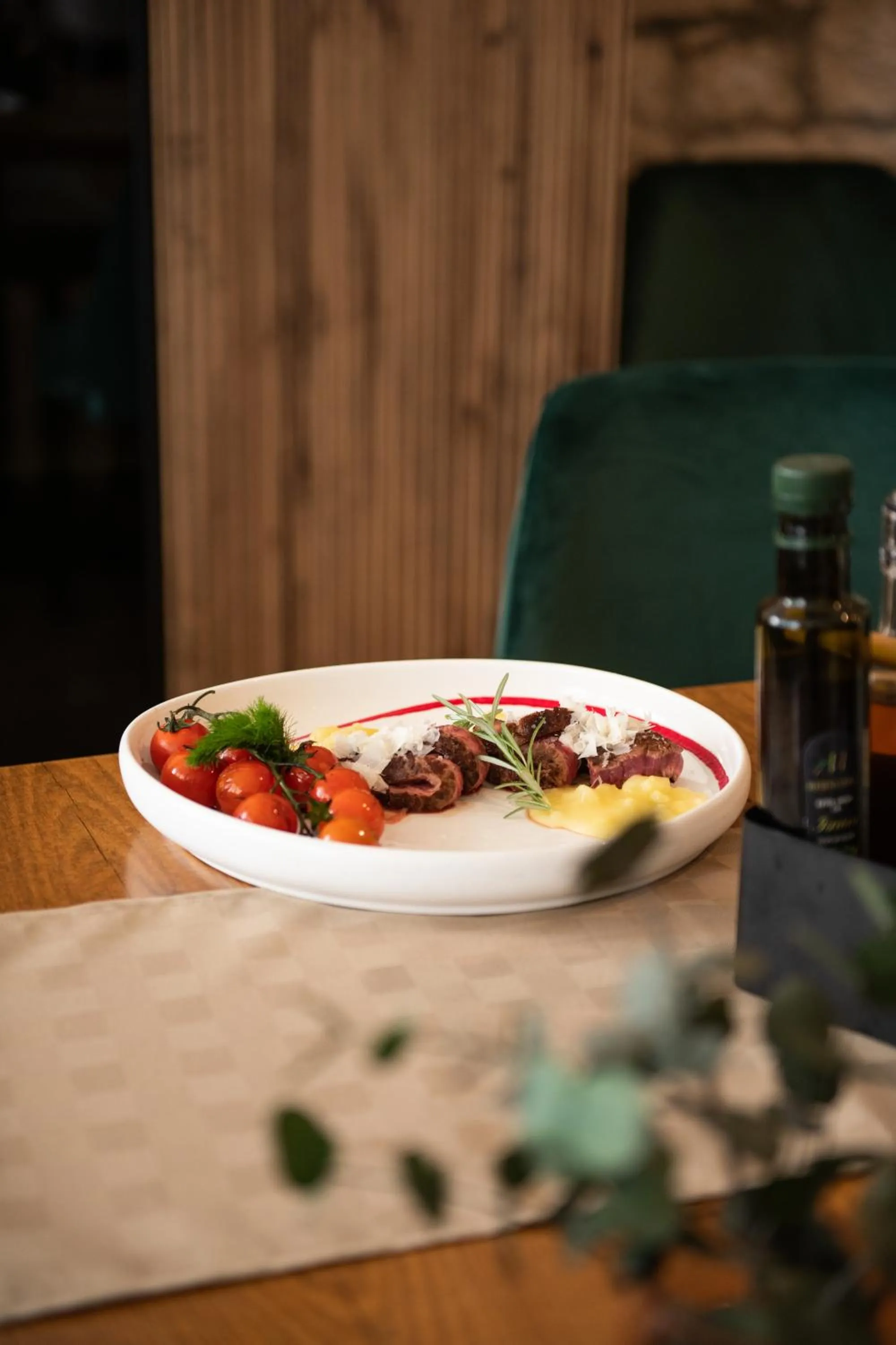 Restaurant/places to eat in Hotel Marina