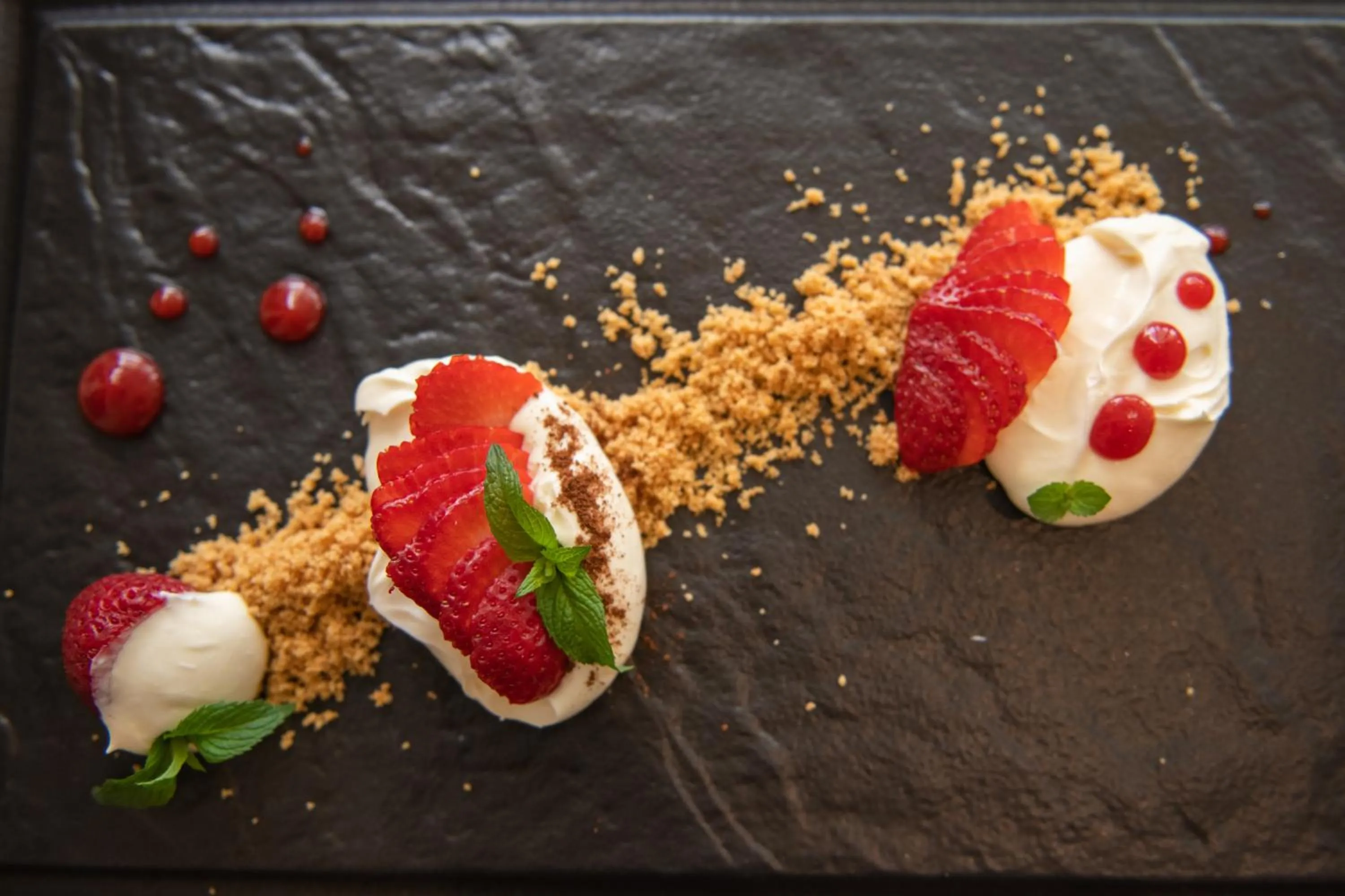 Restaurant/places to eat in Hotel Marina