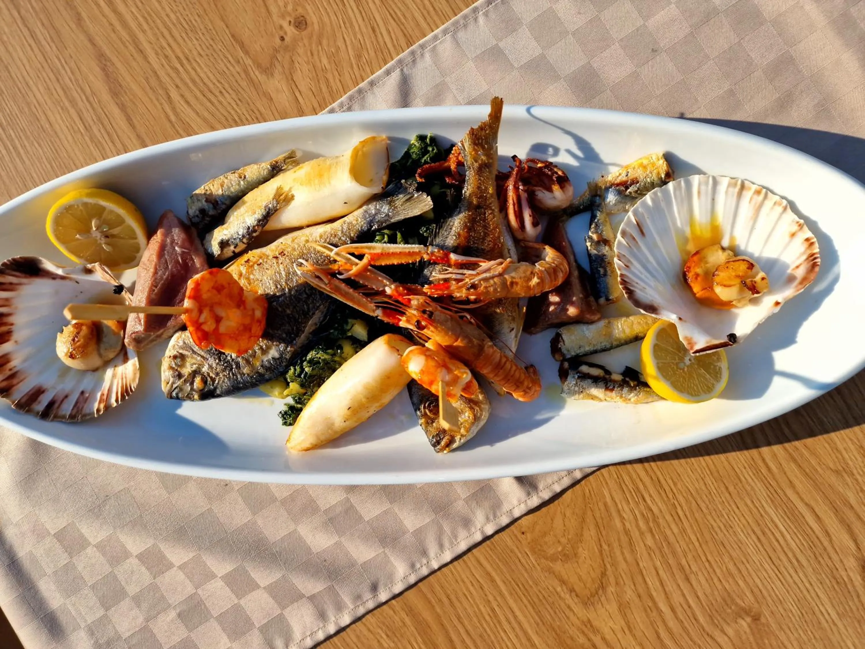 Restaurant/places to eat in Hotel Marina