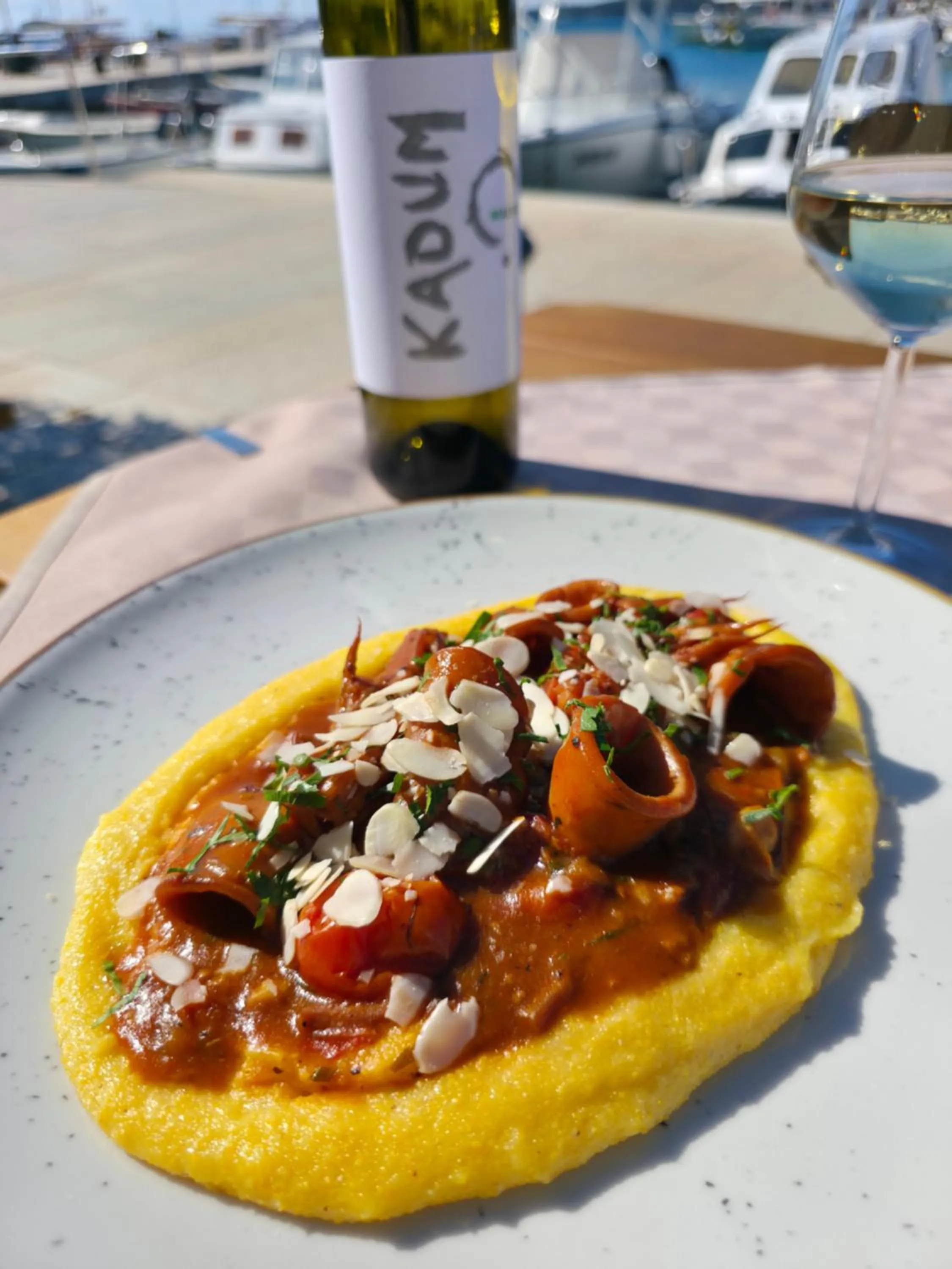 Restaurant/places to eat in Hotel Marina