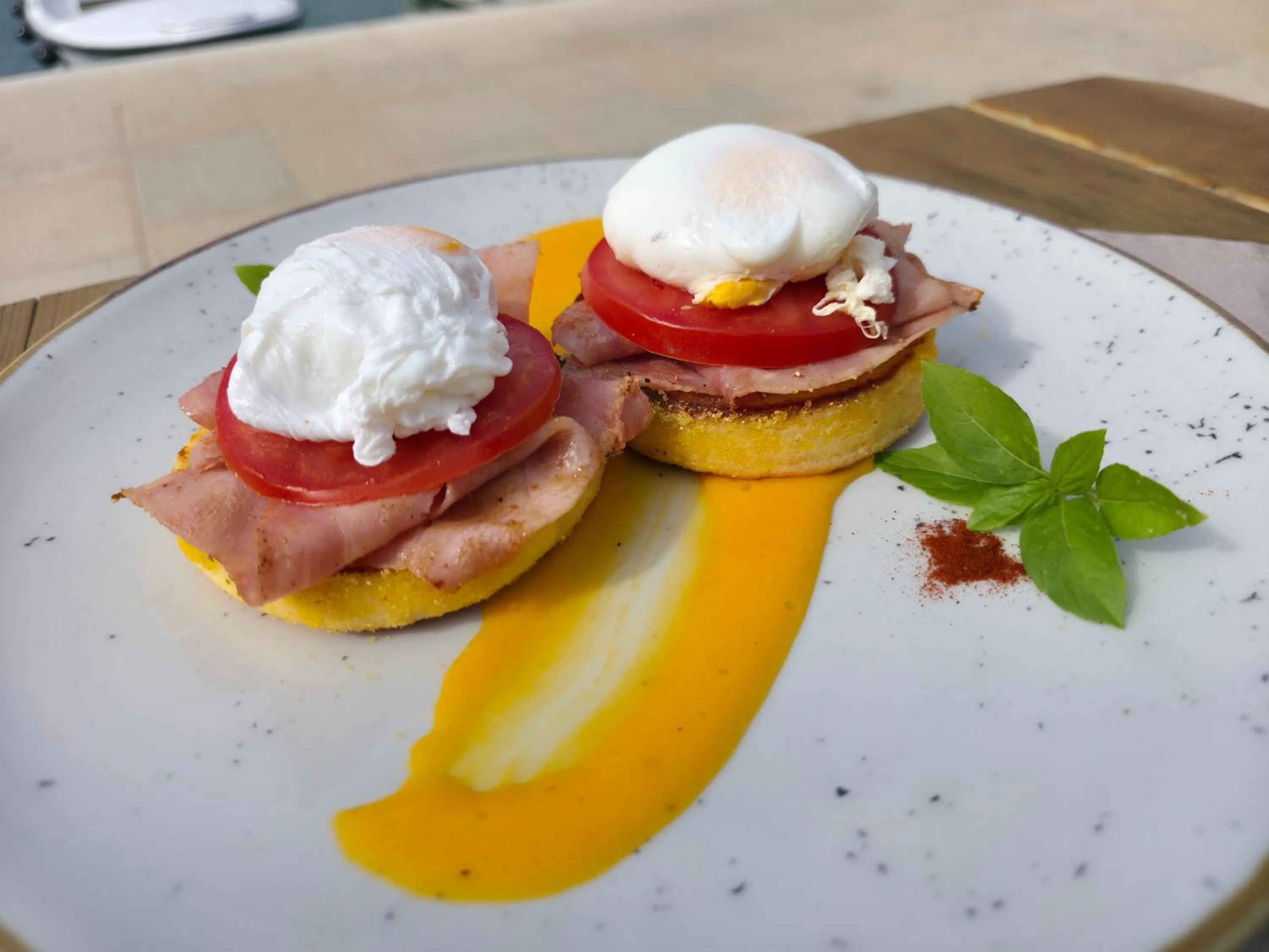 Restaurant/places to eat in Hotel Marina