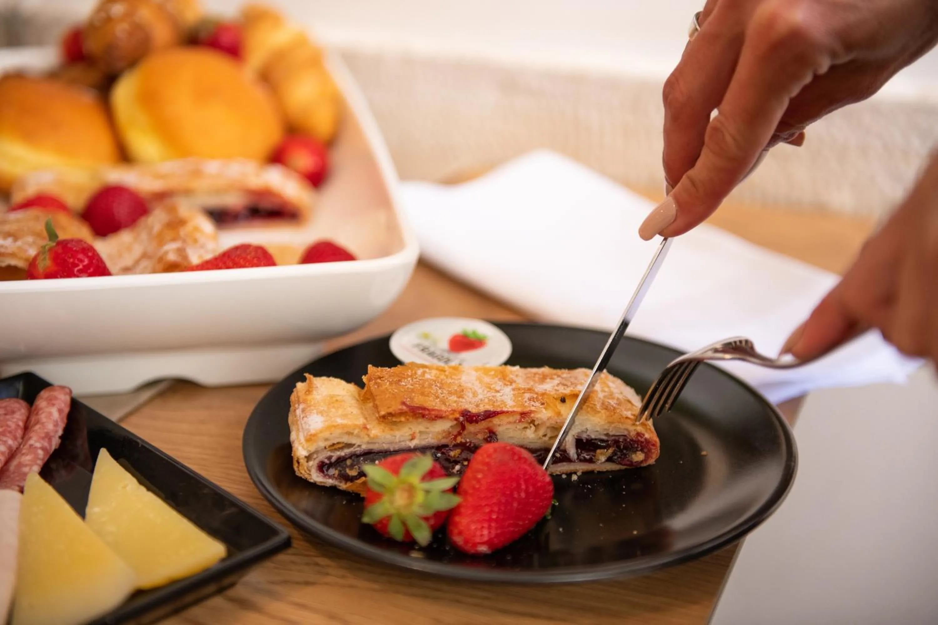 Restaurant/places to eat in Hotel Marina