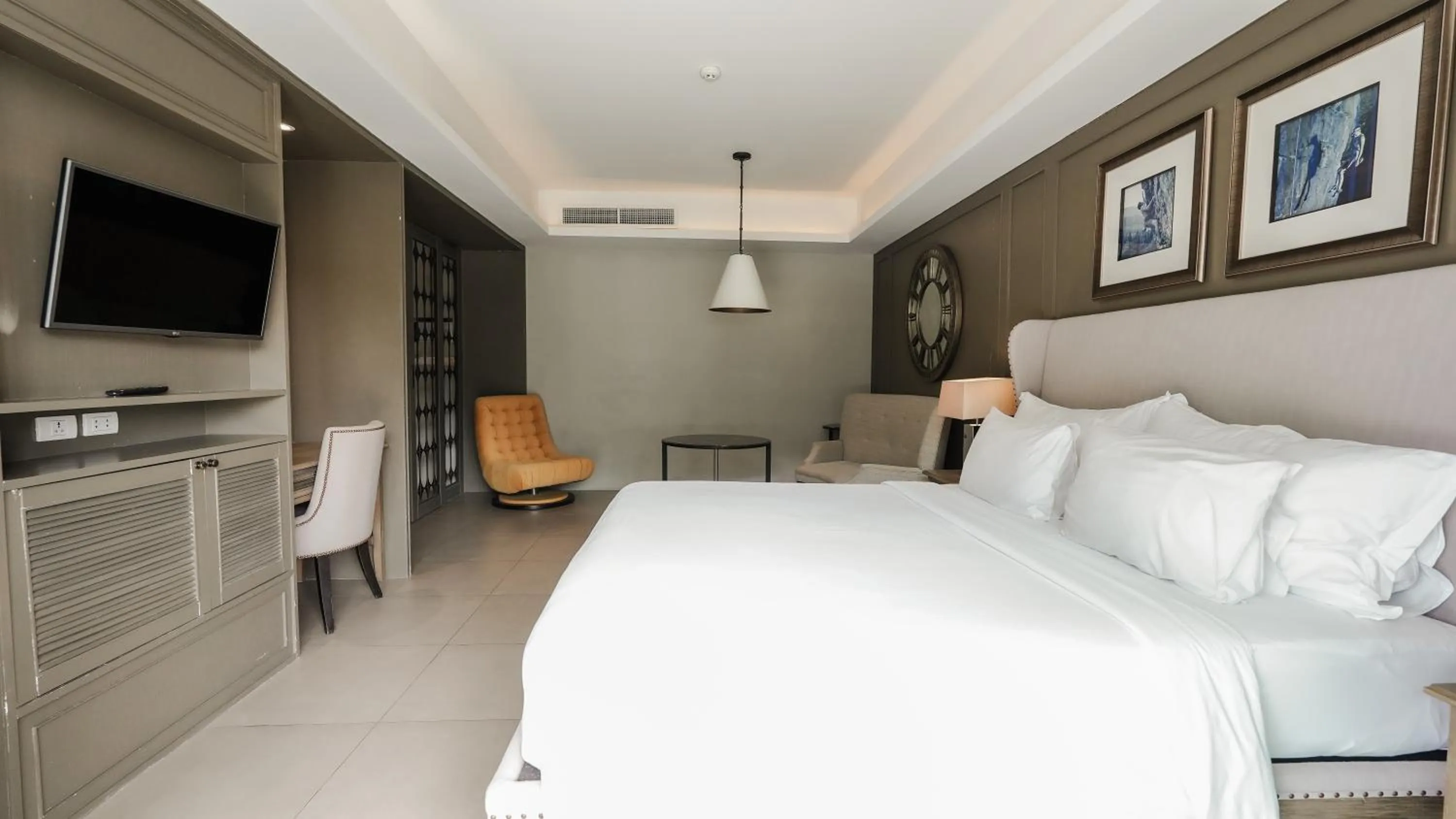 Bedroom, Bed in Sugar Marina Hotel CLIFFHANGER Aonang