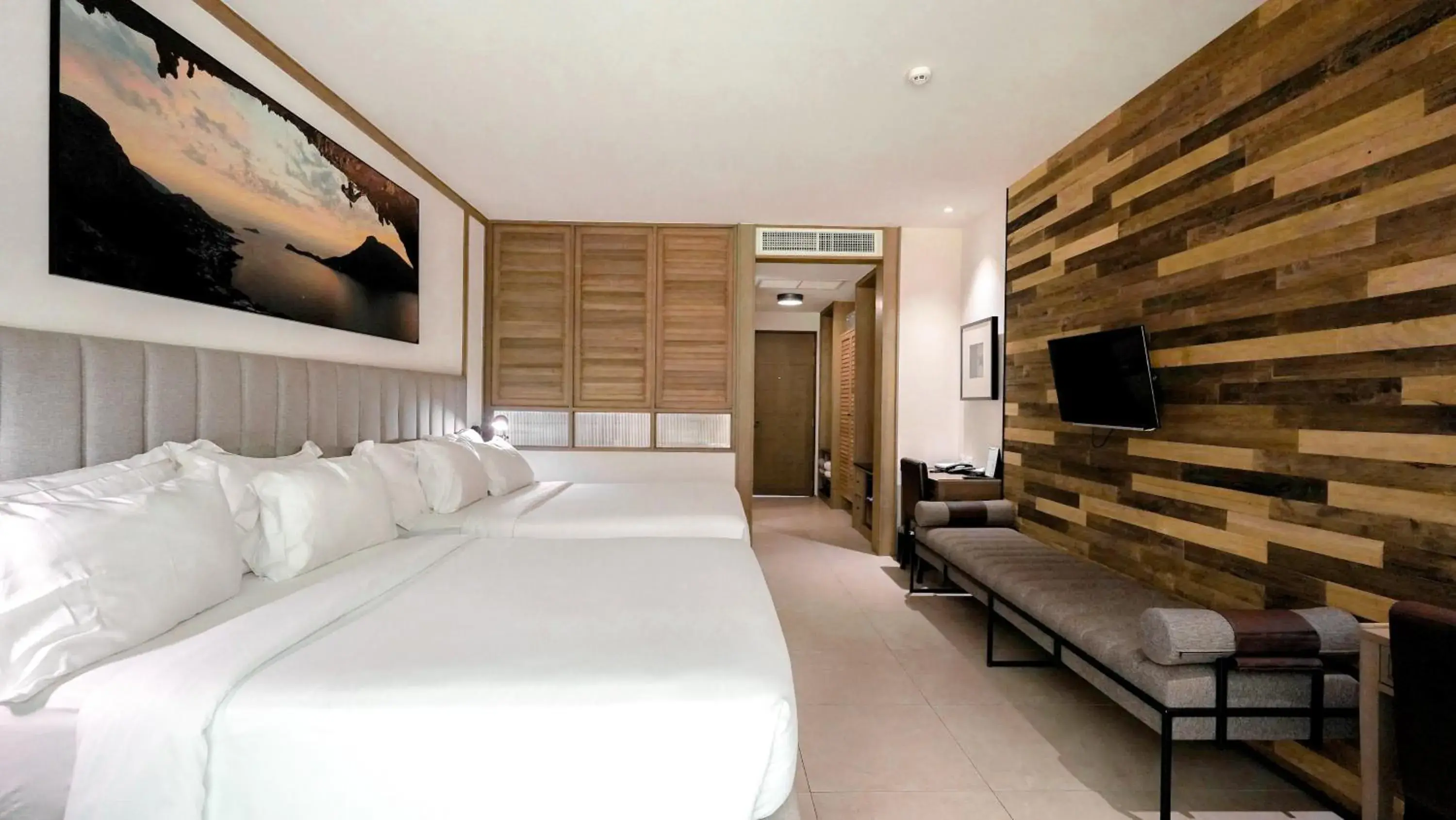 Deluxe Queen Room with Two Queen Beds in Sugar Marina Hotel CLIFFHANGER Aonang Deluxe Queen Room with Two Queen Beds in Sugar Marina Hotel CLIFFHANGER Aonang