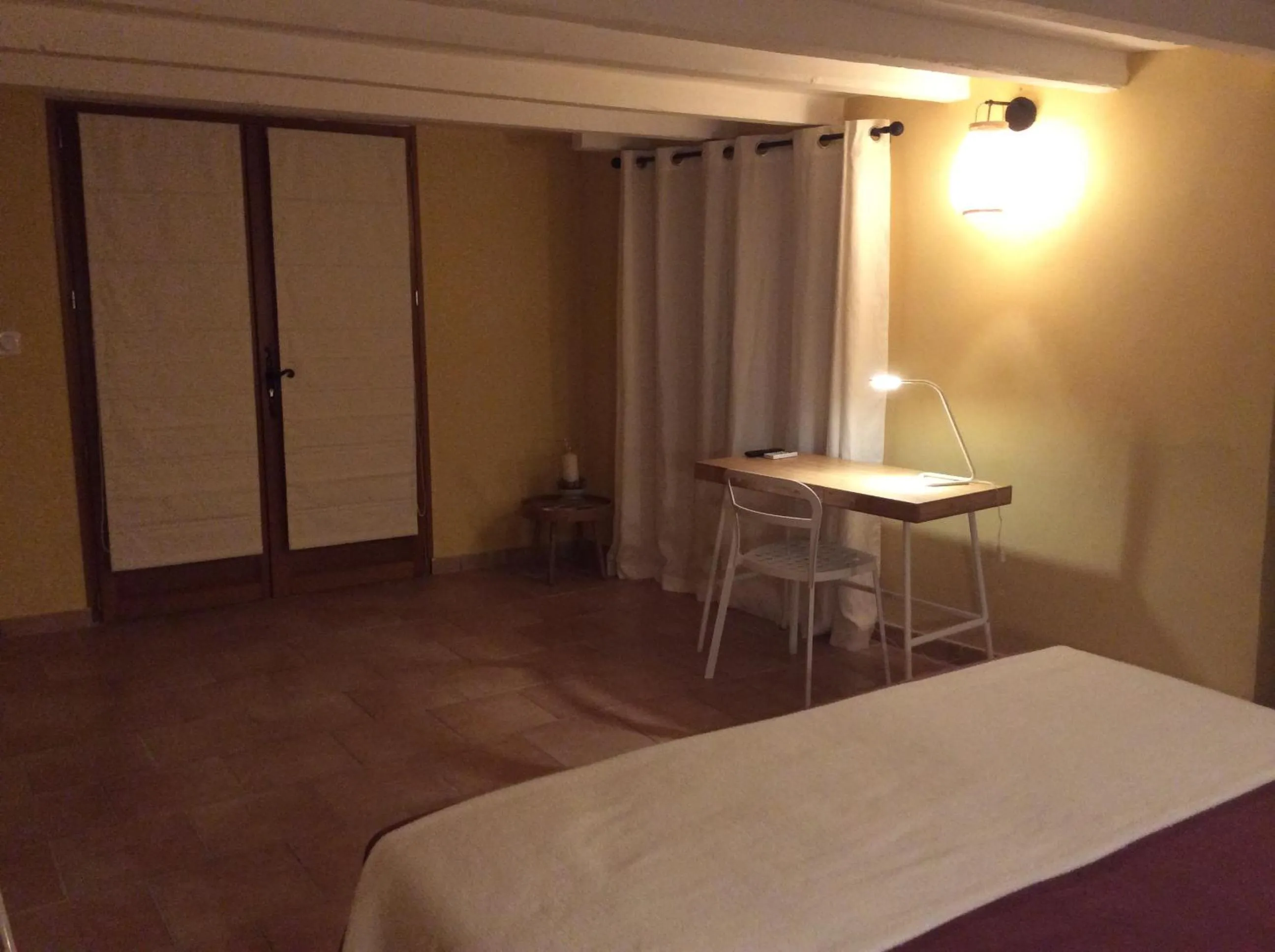 Photo of the whole room in Mas Li Doumenge