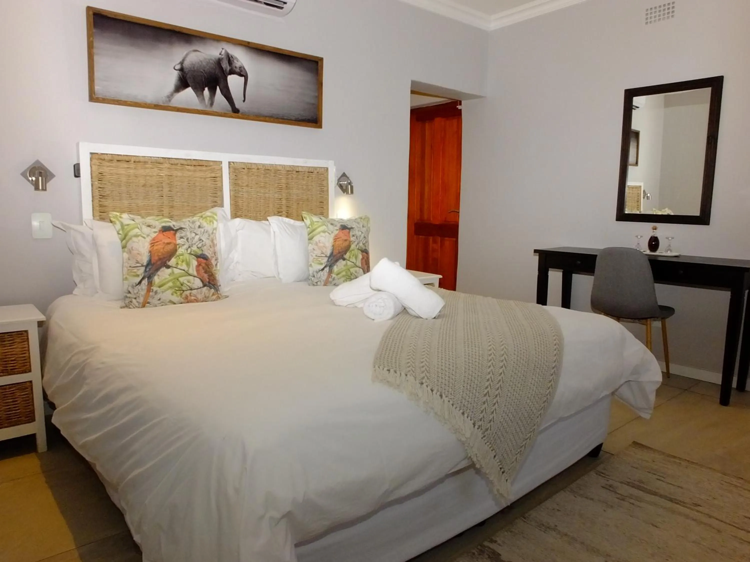 Decorative detail, Bed in Lauradale Accommodation