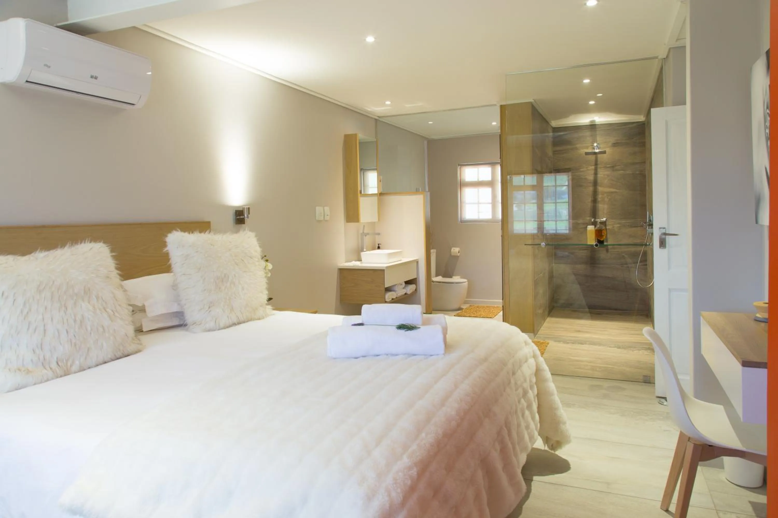 Shower, Bed in Lauradale Accommodation