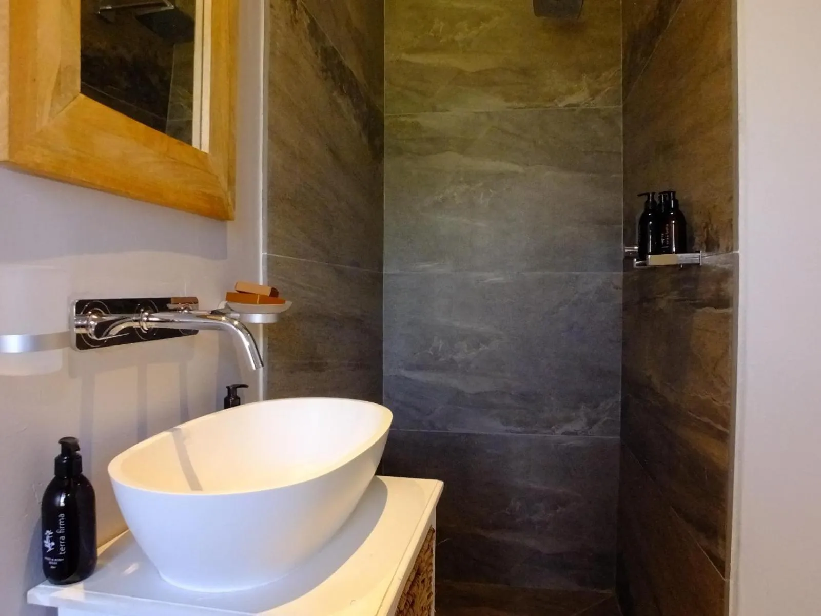 Bathroom in Lauradale Accommodation