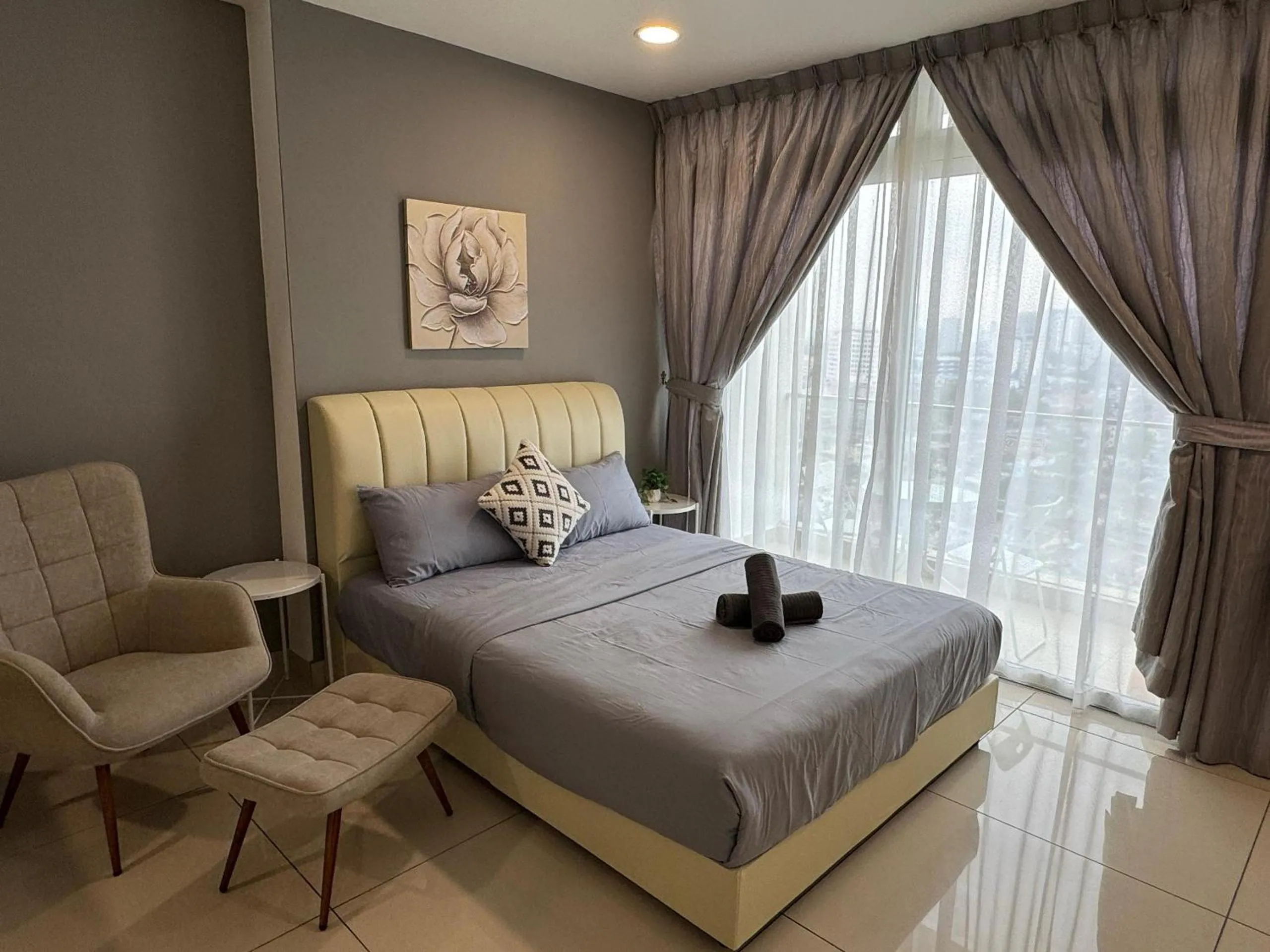 Bed in JB City Shopping Mall Apartment