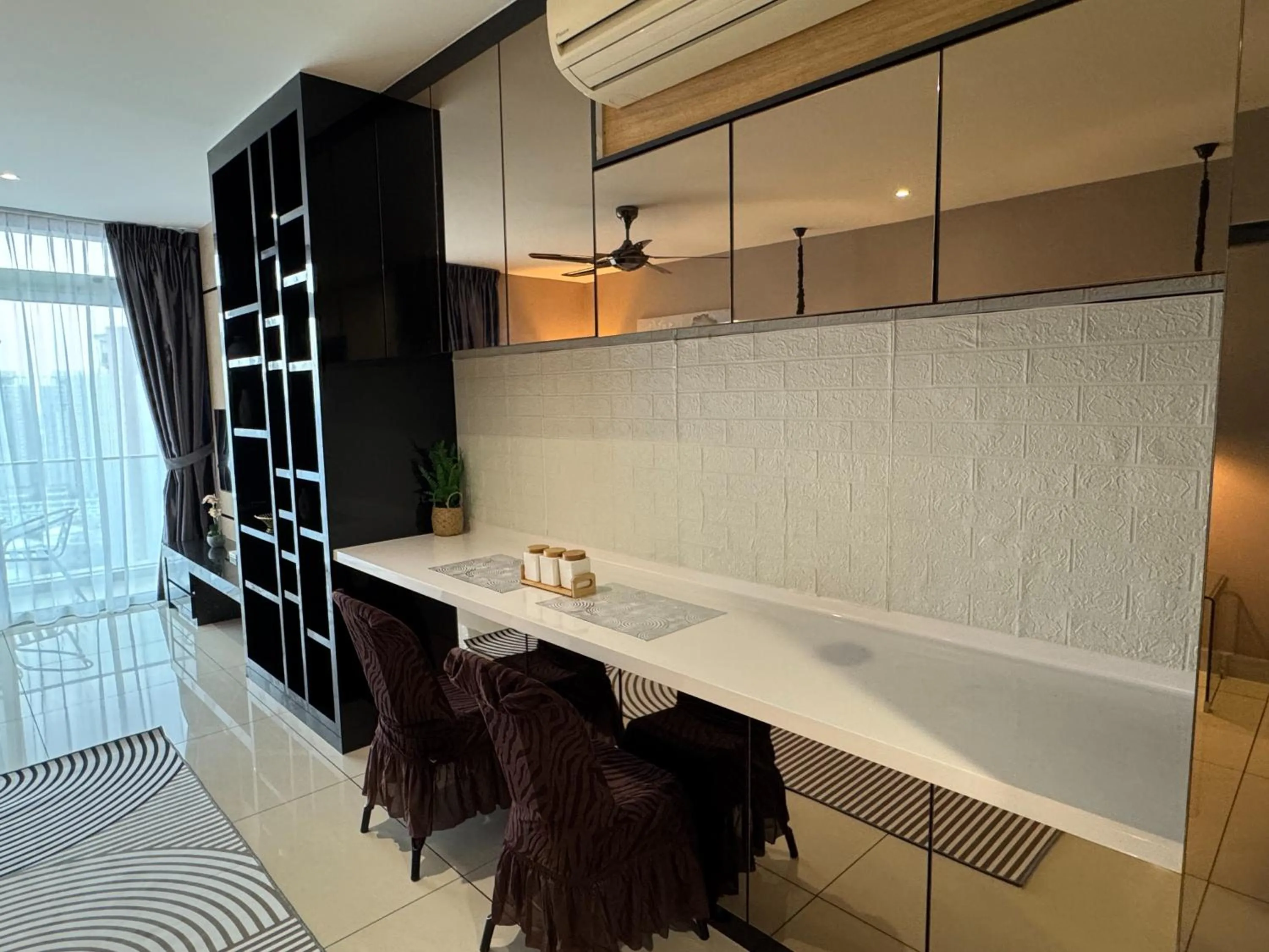 JB City Shopping Mall Apartment