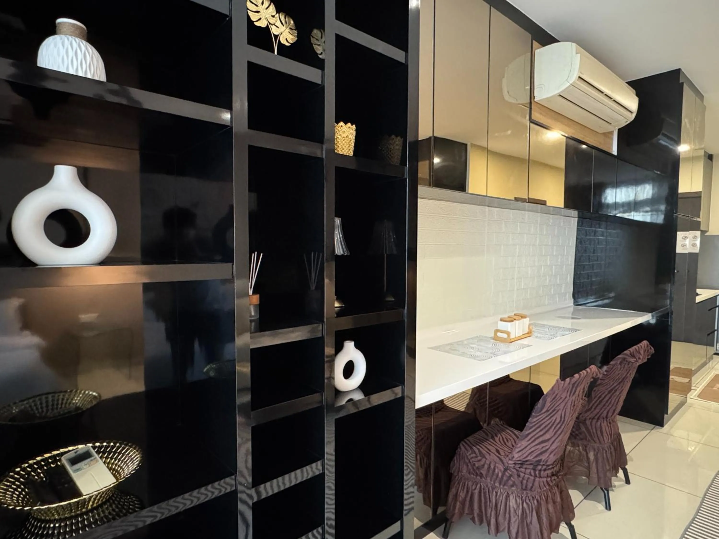 JB City Shopping Mall Apartment