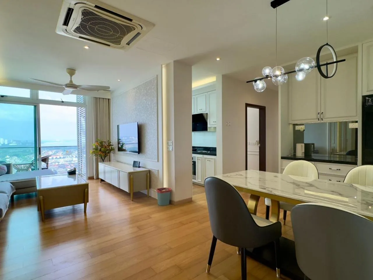 JB City Shopping Mall Apartment