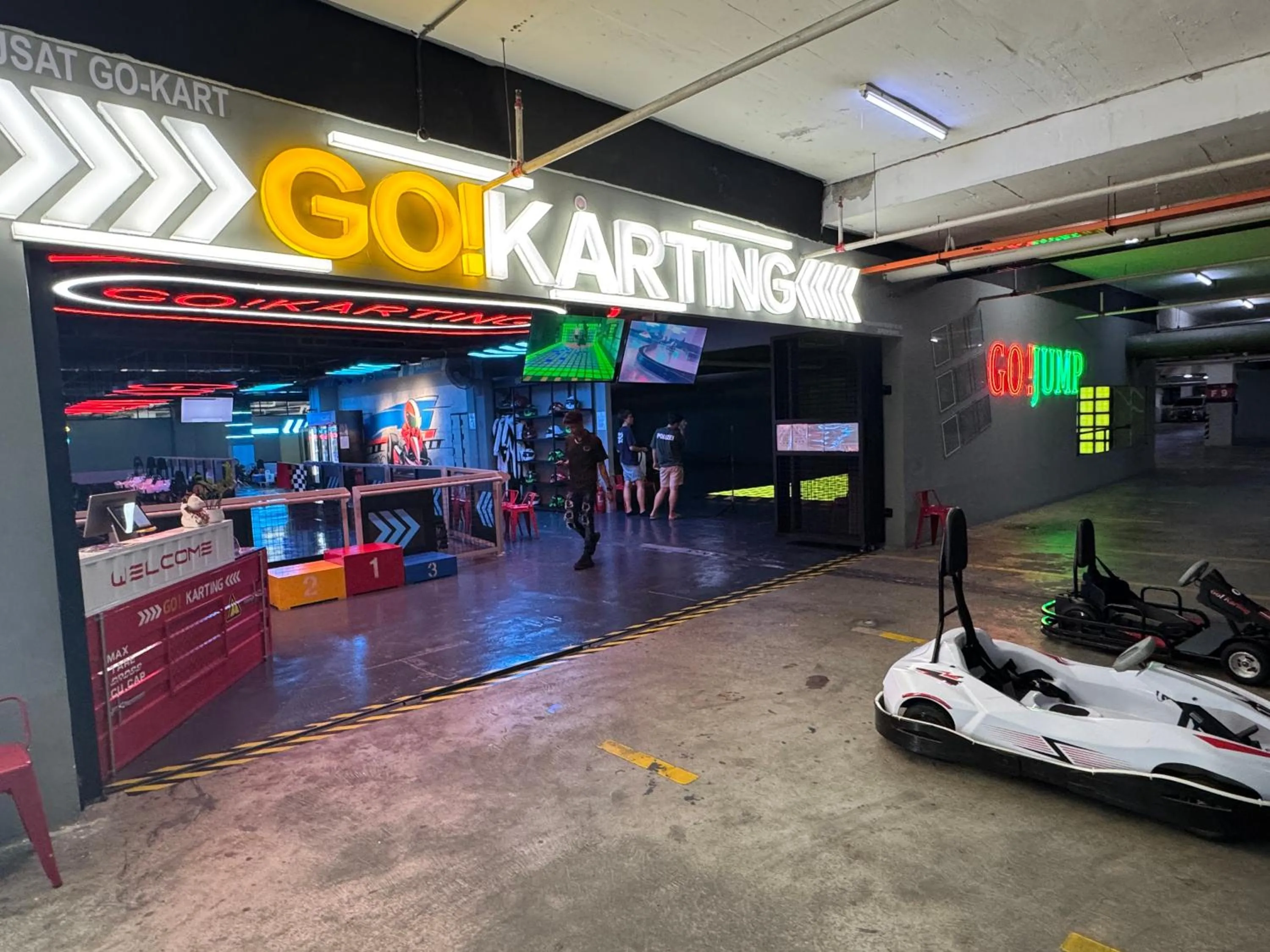 JB City Shopping Mall Apartment