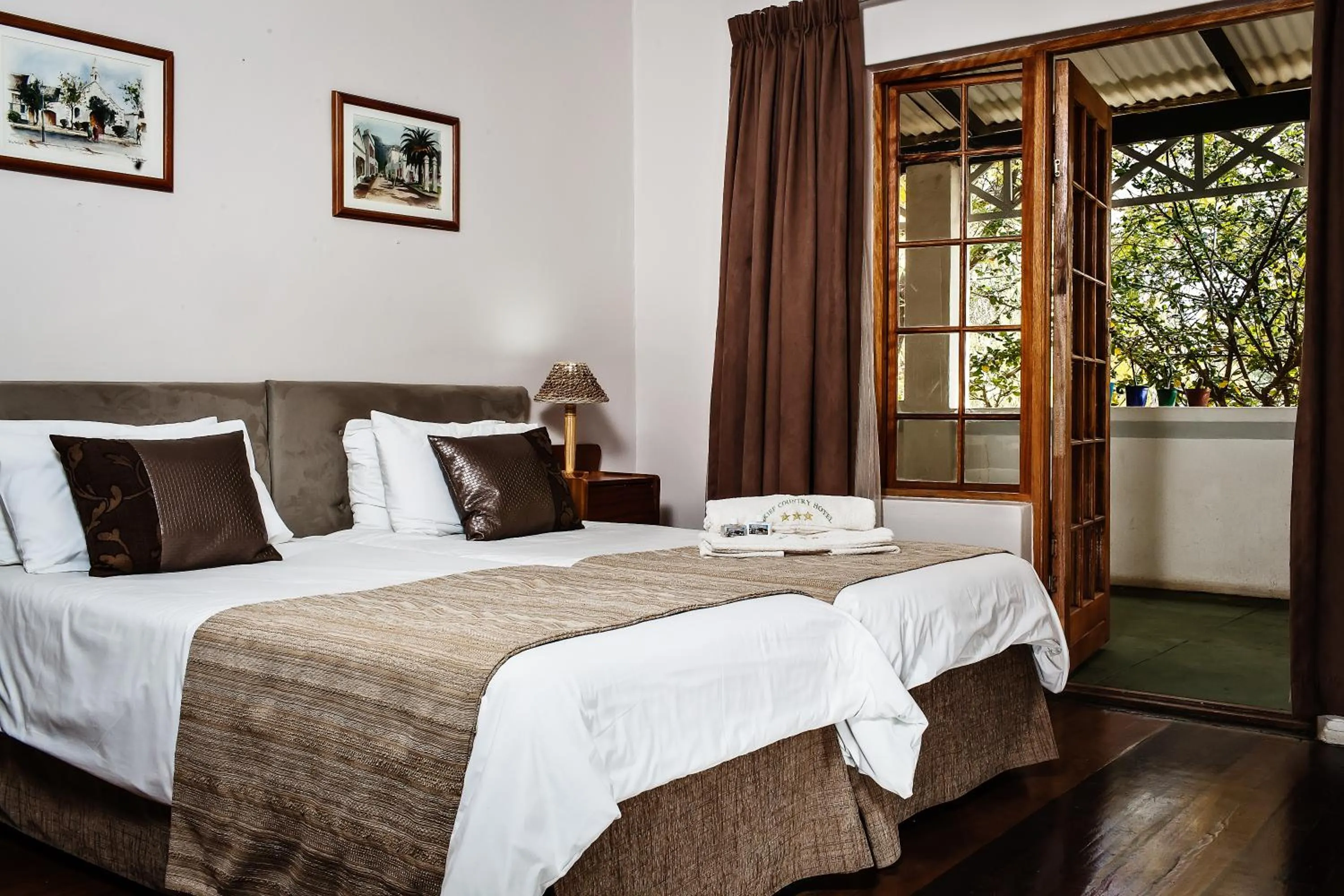 Bed in Okiep Country Hotel