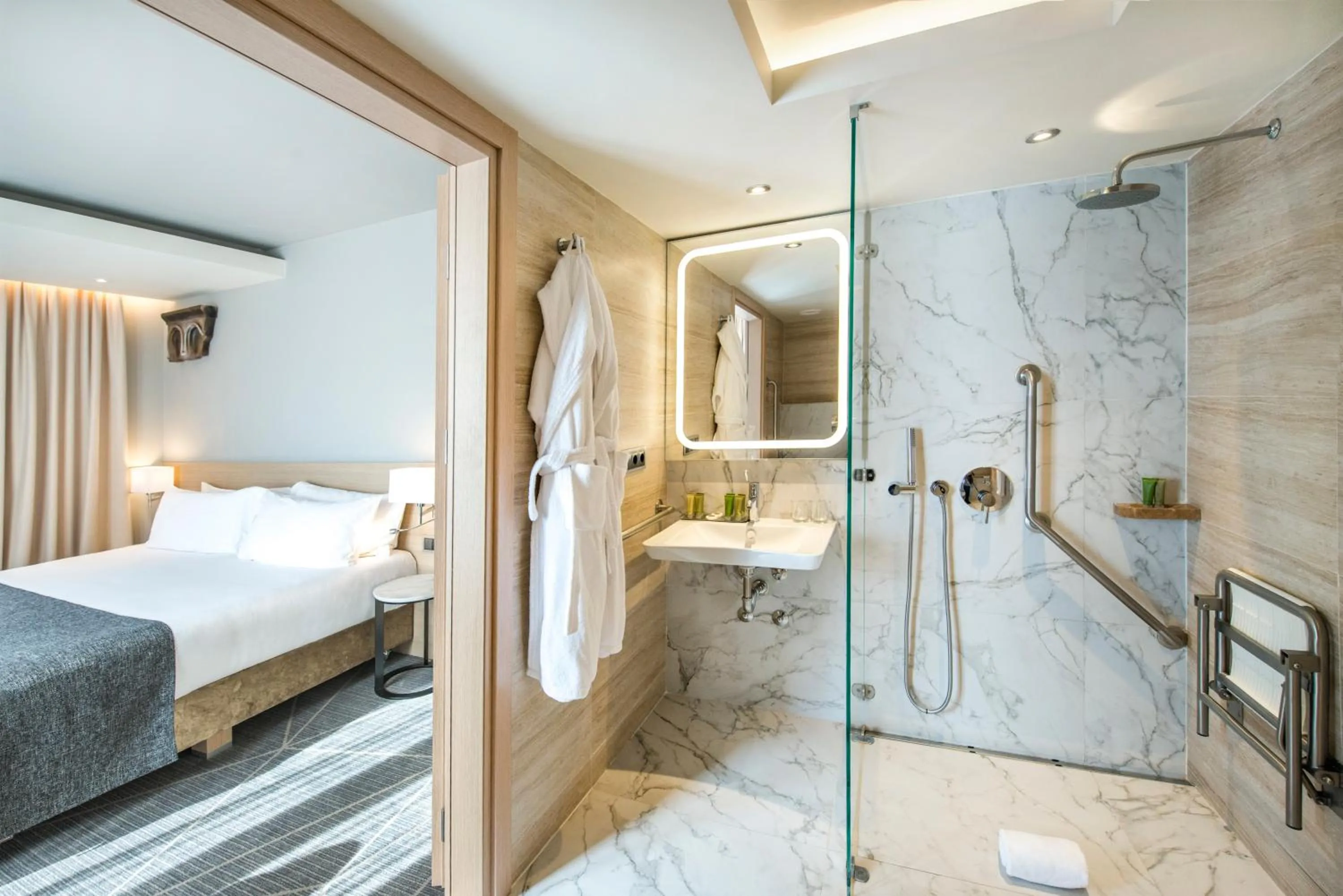 Bathroom, Bed in Best Western Kutaisi City Center