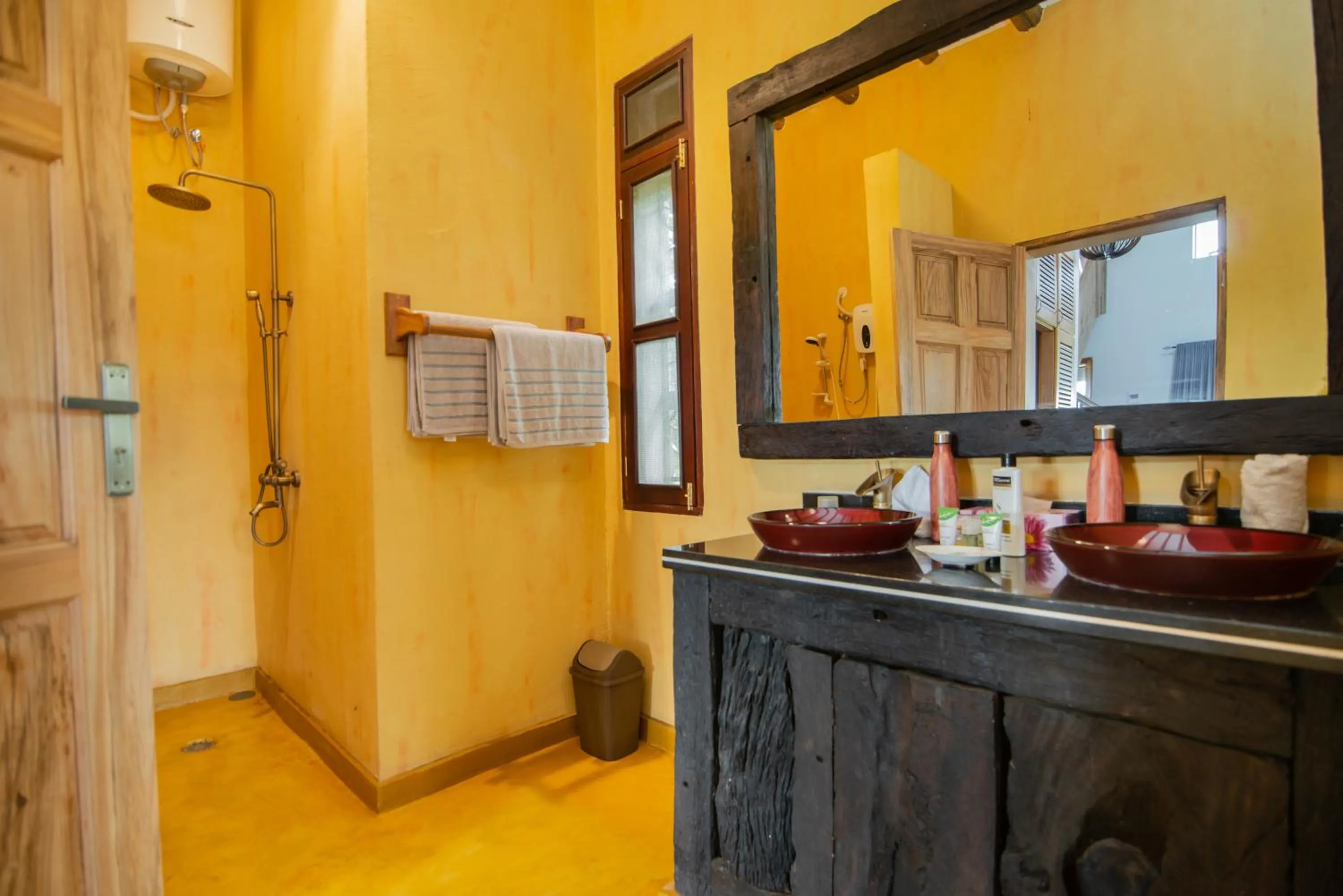 Shower in Buffalo Safari Lodge