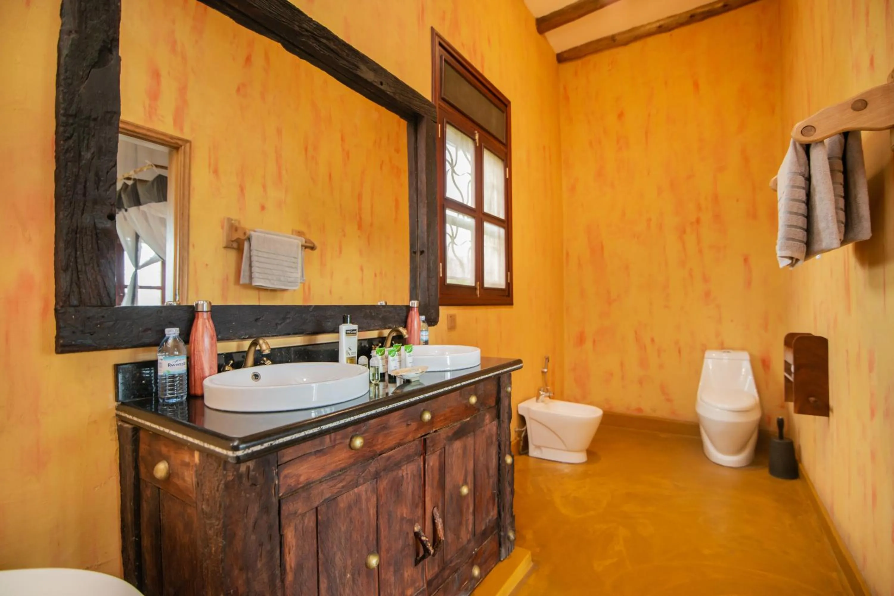 Toilet in Buffalo Safari Lodge