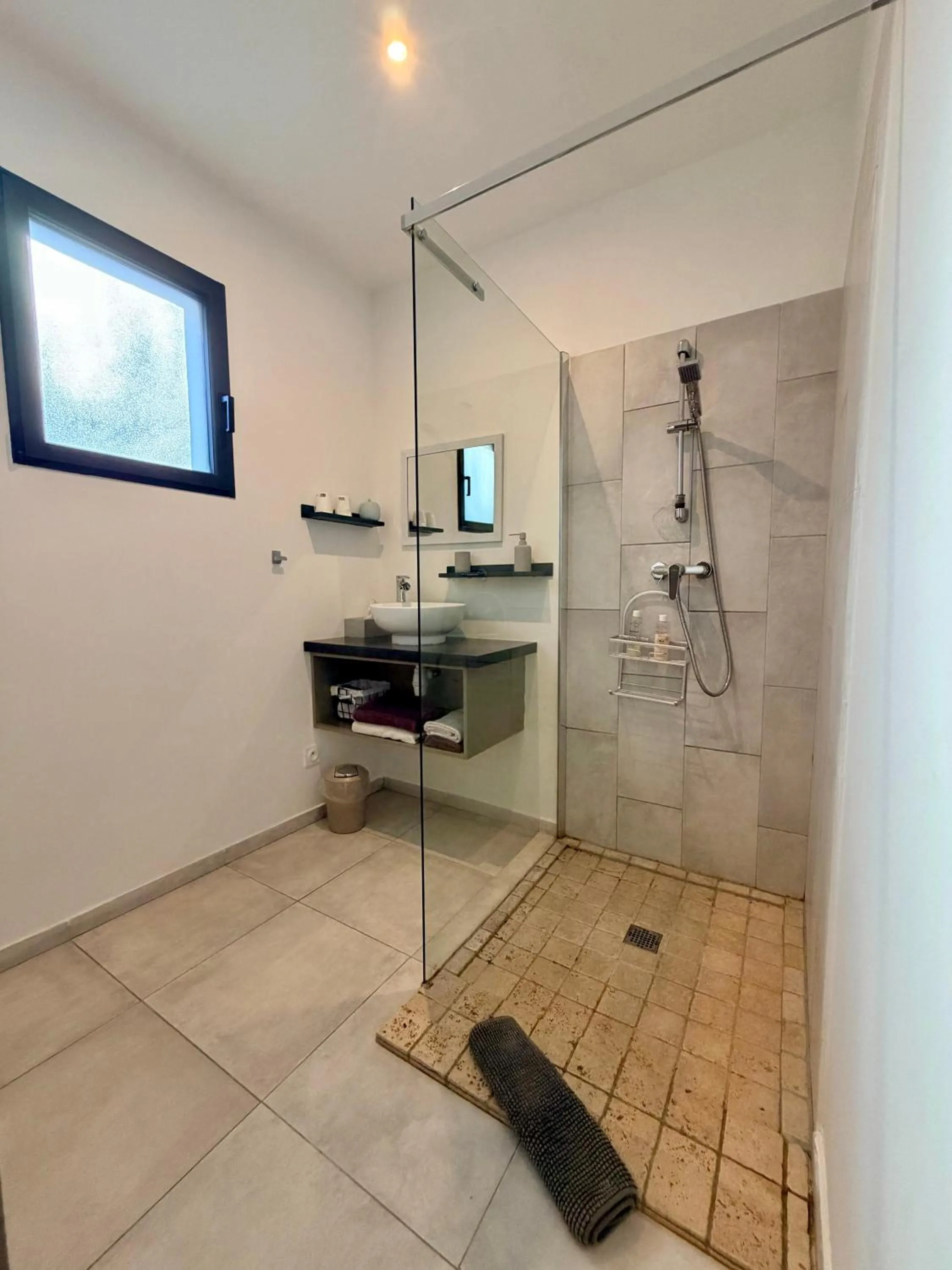 Shower in CARPE DIEM Résidence Hôtelière