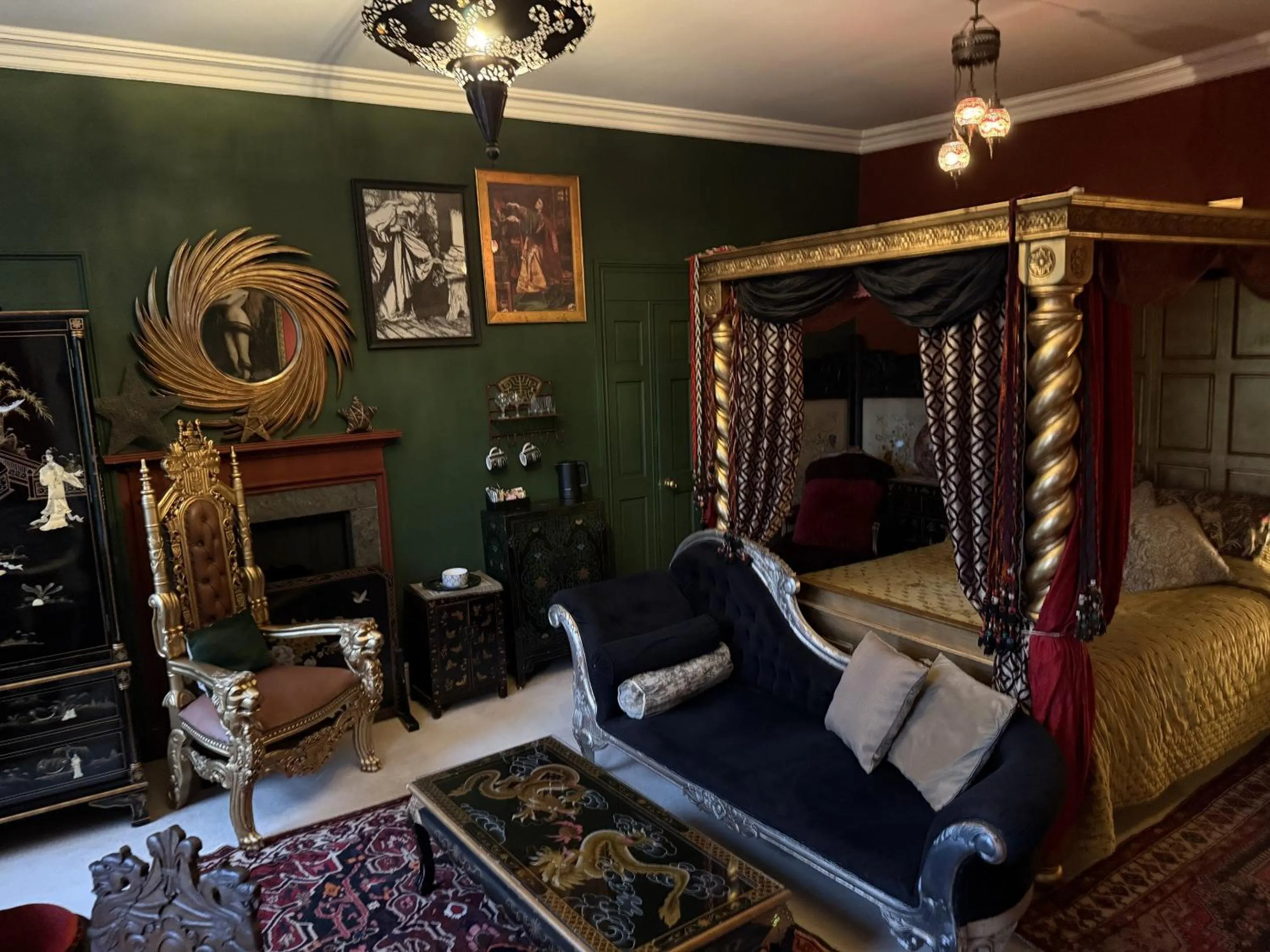 Bedroom in The Covenstead